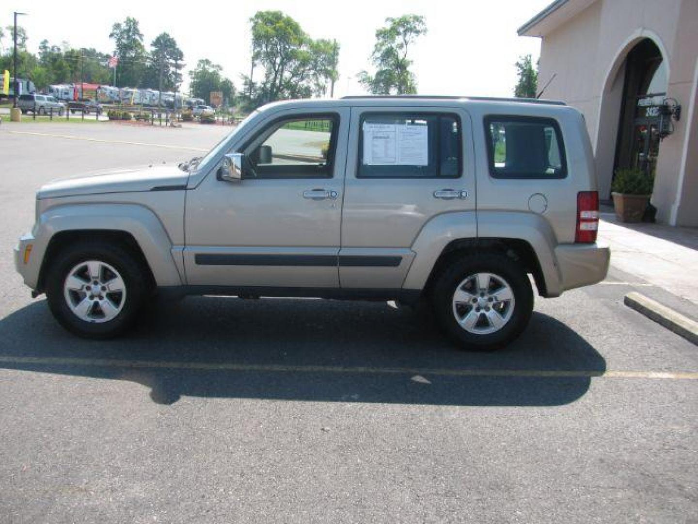 2011 Gold Jeep Liberty Sport 2WD (1J4PP2GK5BW) with an 3.7L V6 SOHC 12V engine, 4-Speed Automatic transmission, located at 2443 Albert Pike, Hot Springs, AR, 71913, (501) 623-6255, 34.492222, -93.109993 - Photo#4