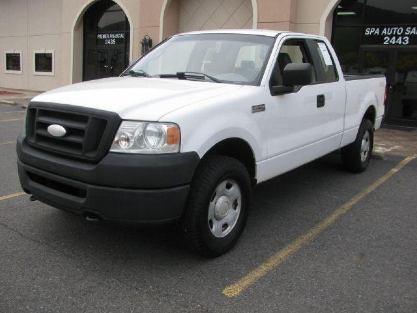 2007 White Ford F-150 XL SuperCab 4WD (1FTRX14W07K) with an 4.6L V8 SOHC 16V engine, 4-Speed Automatic transmission, located at 2443 Albert Pike, Hot Springs, AR, 71913, (501) 623-6255, 34.492222, -93.109993 - PRICE $10,995 DOWN $1,200 PAYMENTS $325 PER MONTH INTEREST RATE 9.9% TERM 35 MONTHS W.A.C. VEHICLE COMES WITH A 6 MONTH - 6,000 MILE LIMITED POWER TRAIN WARRANTY - Photo#0