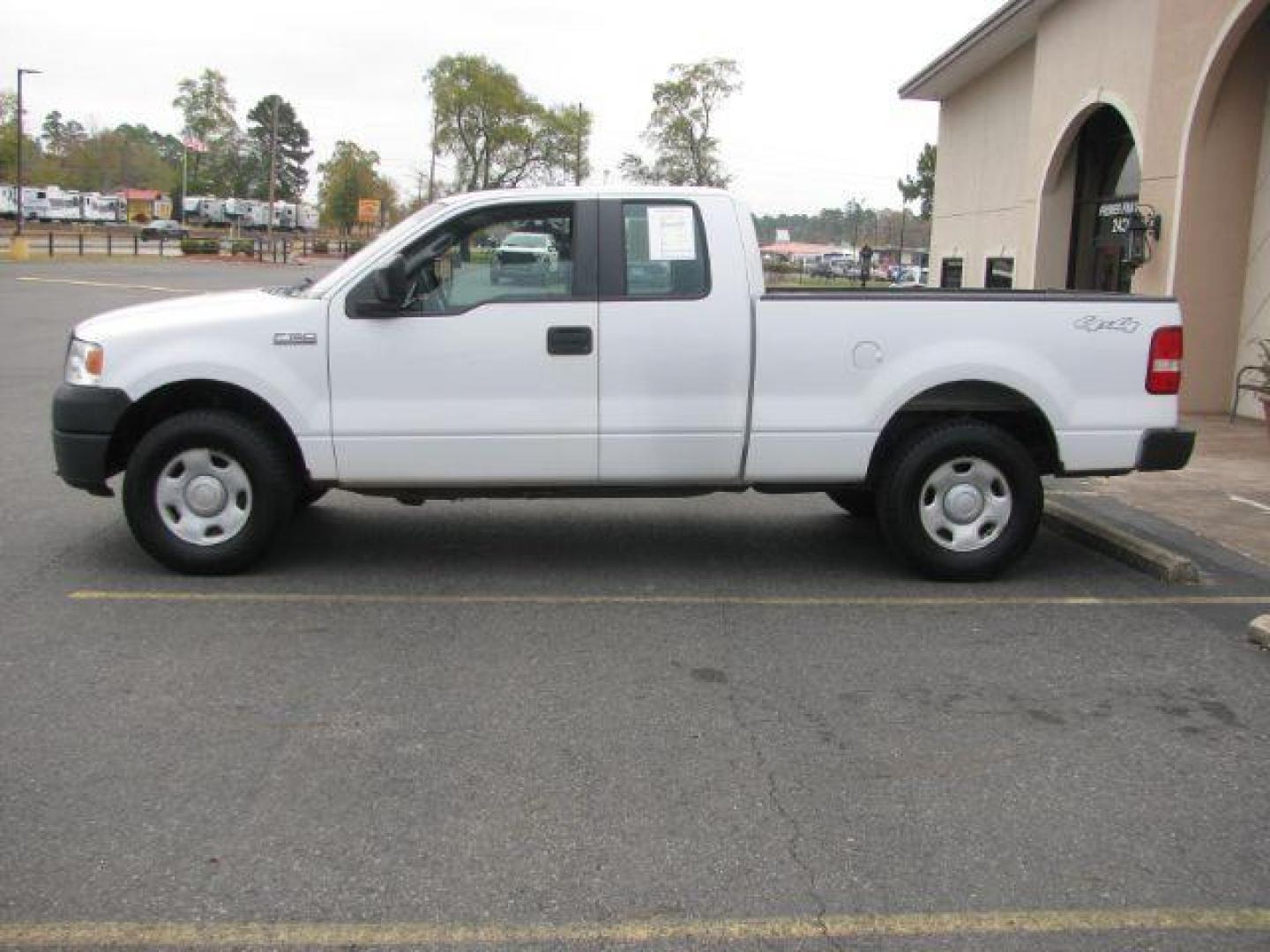 2007 White Ford F-150 XL SuperCab 4WD (1FTRX14W07K) with an 4.6L V8 SOHC 16V engine, 4-Speed Automatic transmission, located at 2443 Albert Pike, Hot Springs, AR, 71913, (501) 623-6255, 34.492222, -93.109993 - PRICE $10,995 DOWN $1,200 PAYMENTS $325 PER MONTH INTEREST RATE 9.9% TERM 35 MONTHS W.A.C. VEHICLE COMES WITH A 6 MONTH - 6,000 MILE LIMITED POWER TRAIN WARRANTY - Photo#1