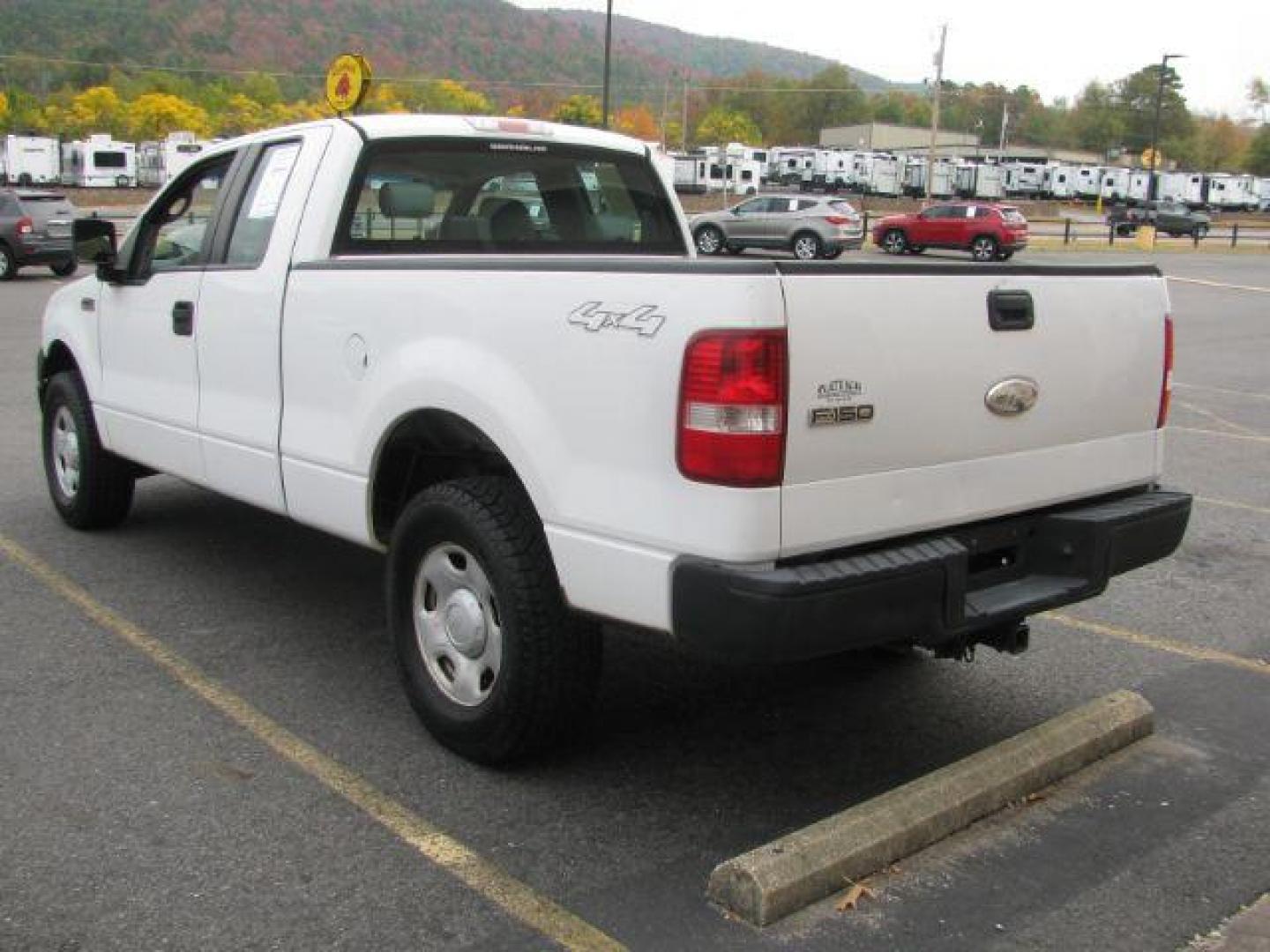 2007 White Ford F-150 XL SuperCab 4WD (1FTRX14W07K) with an 4.6L V8 SOHC 16V engine, 4-Speed Automatic transmission, located at 2443 Albert Pike, Hot Springs, AR, 71913, (501) 623-6255, 34.492222, -93.109993 - PRICE $10,995 DOWN $1,200 PAYMENTS $325 PER MONTH INTEREST RATE 9.9% TERM 35 MONTHS W.A.C. VEHICLE COMES WITH A 6 MONTH - 6,000 MILE LIMITED POWER TRAIN WARRANTY - Photo#2