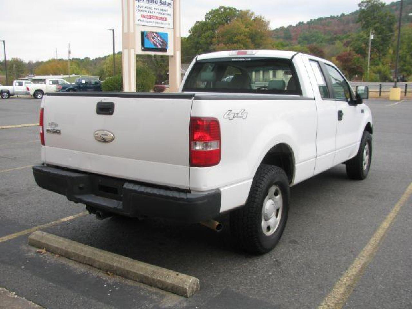 2007 White Ford F-150 XL SuperCab 4WD (1FTRX14W07K) with an 4.6L V8 SOHC 16V engine, 4-Speed Automatic transmission, located at 2443 Albert Pike, Hot Springs, AR, 71913, (501) 623-6255, 34.492222, -93.109993 - PRICE $10,995 DOWN $1,200 PAYMENTS $325 PER MONTH INTEREST RATE 9.9% TERM 35 MONTHS W.A.C. VEHICLE COMES WITH A 6 MONTH - 6,000 MILE LIMITED POWER TRAIN WARRANTY - Photo#3