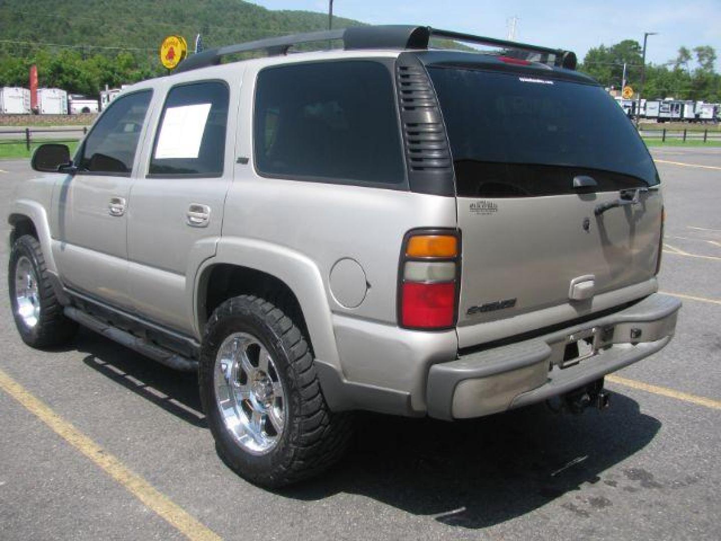 2006 Silver Chevrolet Tahoe 4WD (1GNEK13Z76R) with an 5.3L V8 OHV 16V FFV engine, 4-Speed Automatic transmission, located at 2443 Albert Pike, Hot Springs, AR, 71913, (501) 623-6255, 34.492222, -93.109993 - LISTED FEATURES MAY BE OPTIONAL AND NOT INCLUDED ON THIS VEHICLE!!! - Photo#2