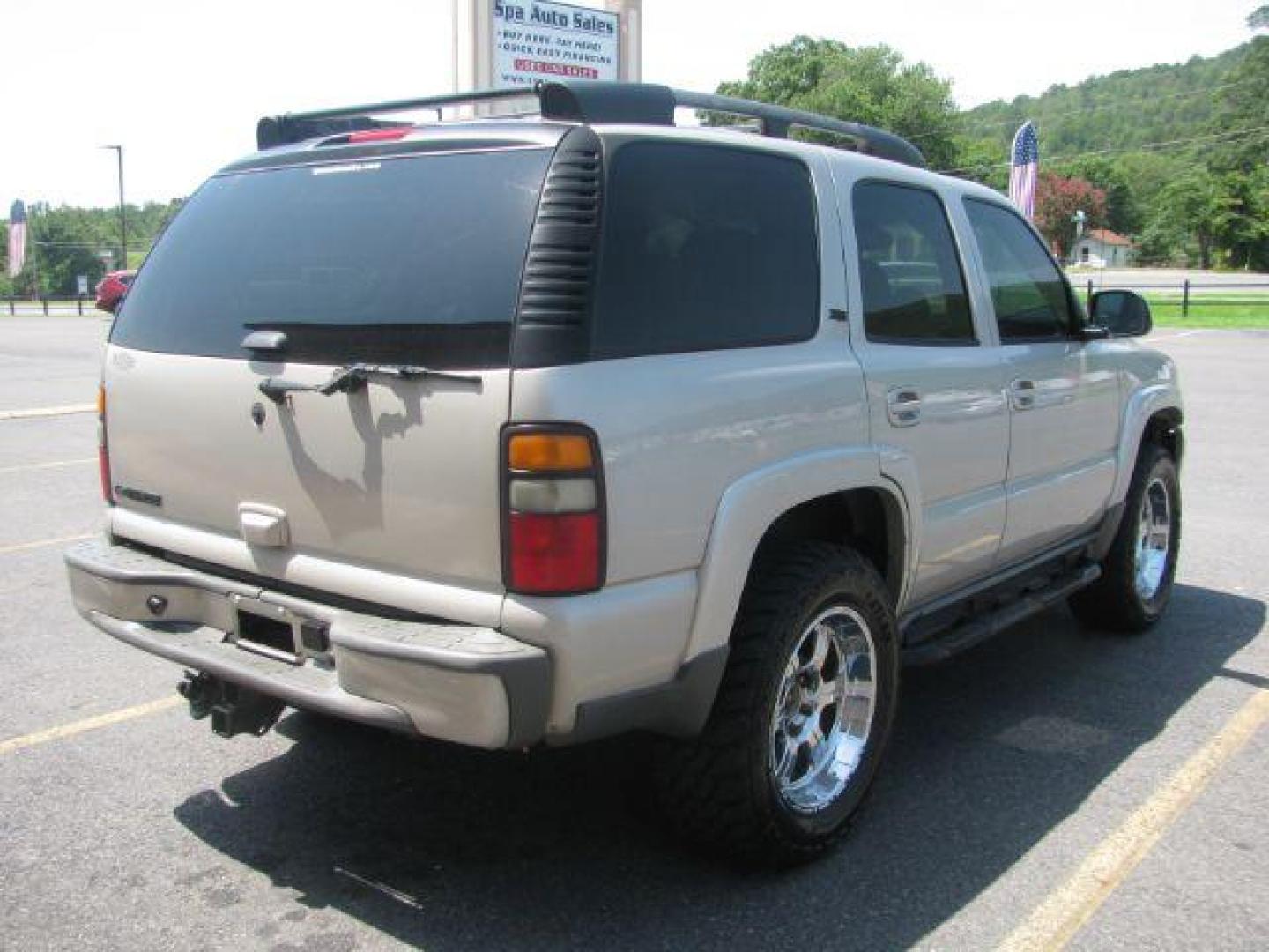 2006 Silver Chevrolet Tahoe 4WD (1GNEK13Z76R) with an 5.3L V8 OHV 16V FFV engine, 4-Speed Automatic transmission, located at 2443 Albert Pike, Hot Springs, AR, 71913, (501) 623-6255, 34.492222, -93.109993 - LISTED FEATURES MAY BE OPTIONAL AND NOT INCLUDED ON THIS VEHICLE!!! - Photo#3