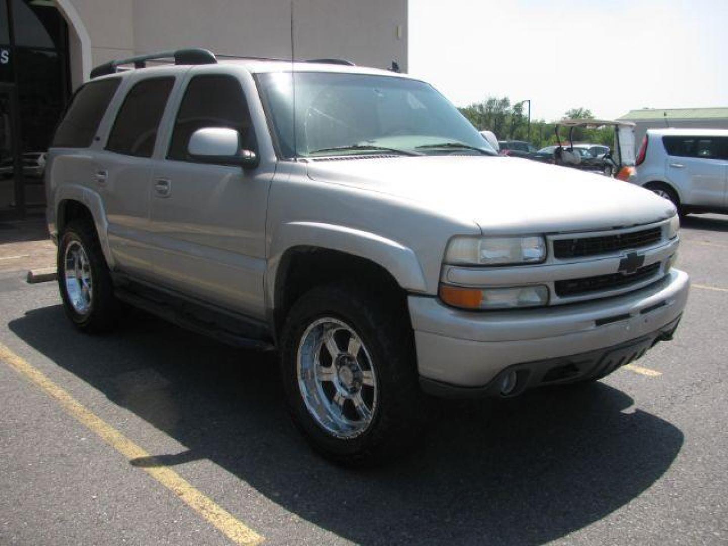 2006 Silver Chevrolet Tahoe 4WD (1GNEK13Z76R) with an 5.3L V8 OHV 16V FFV engine, 4-Speed Automatic transmission, located at 2443 Albert Pike, Hot Springs, AR, 71913, (501) 623-6255, 34.492222, -93.109993 - LISTED FEATURES MAY BE OPTIONAL AND NOT INCLUDED ON THIS VEHICLE!!! - Photo#5