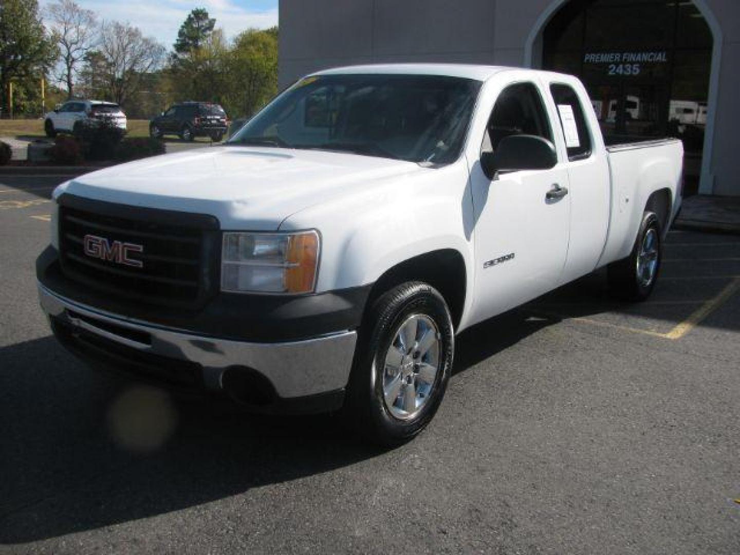 2013 White GMC Sierra 1500 Work Truck Ext. Cab 2WD (1GTR1TEAXDZ) with an 4.8L V8 OHV 16V engine, 6-Speed Automatic transmission, located at 2443 Albert Pike, Hot Springs, AR, 71913, (501) 623-6255, 34.492222, -93.109993 - Photo#0