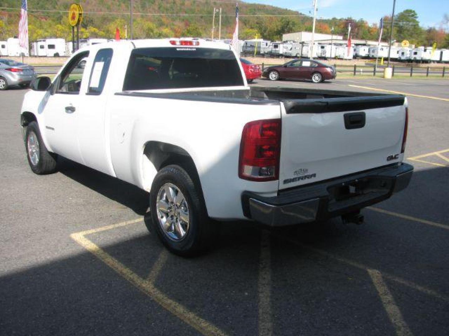 2013 White GMC Sierra 1500 Work Truck Ext. Cab 2WD (1GTR1TEAXDZ) with an 4.8L V8 OHV 16V engine, 6-Speed Automatic transmission, located at 2443 Albert Pike, Hot Springs, AR, 71913, (501) 623-6255, 34.492222, -93.109993 - Photo#2