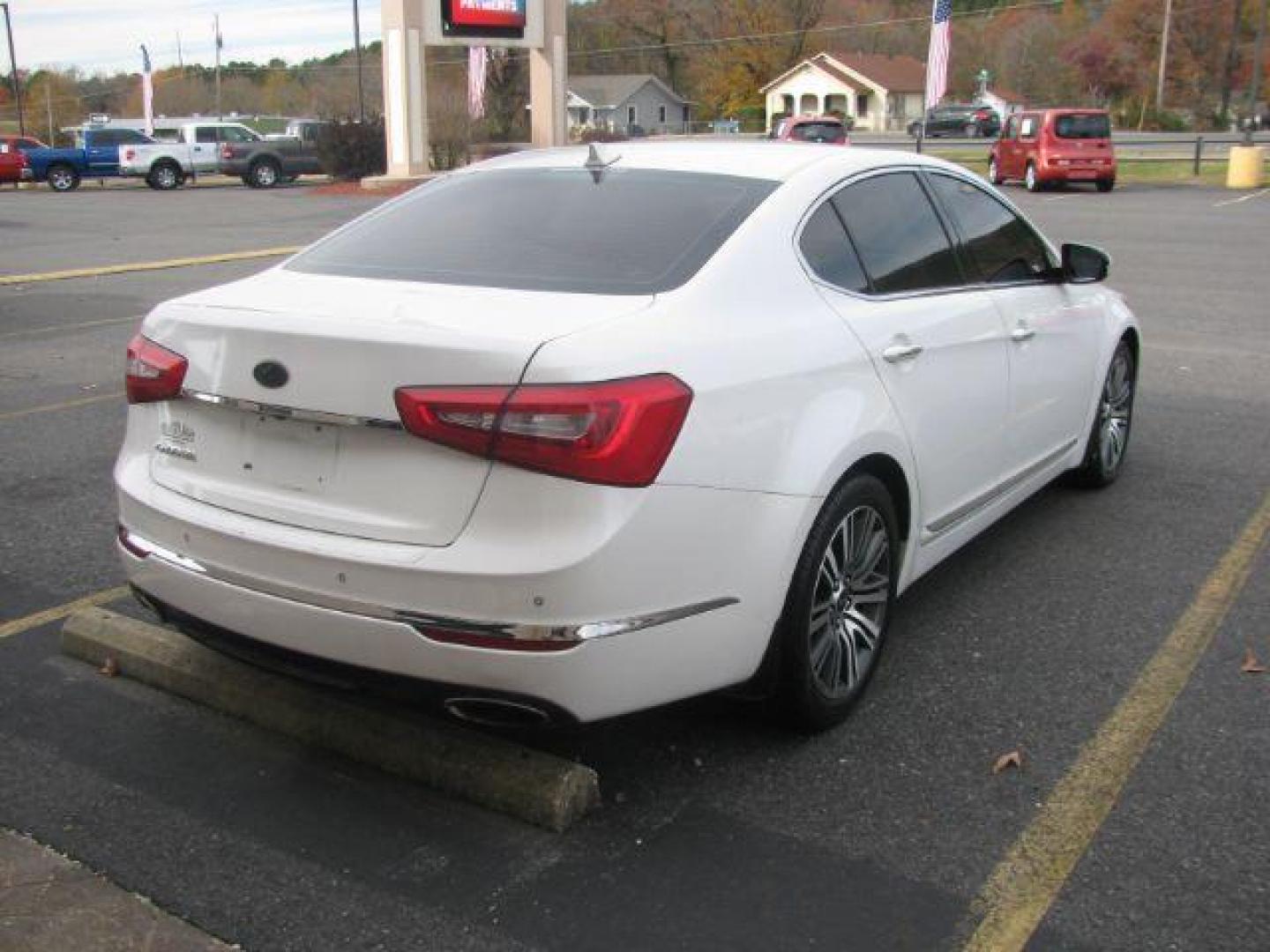 2014 WHITE Kia Cadenza Sedan (KNALN4D7XE5) with an 3.3L V6 DOHC 24V engine, 6-Speed Automatic transmission, located at 2443 Albert Pike, Hot Springs, AR, 71913, (501) 623-6255, 34.492222, -93.109993 - Photo#3