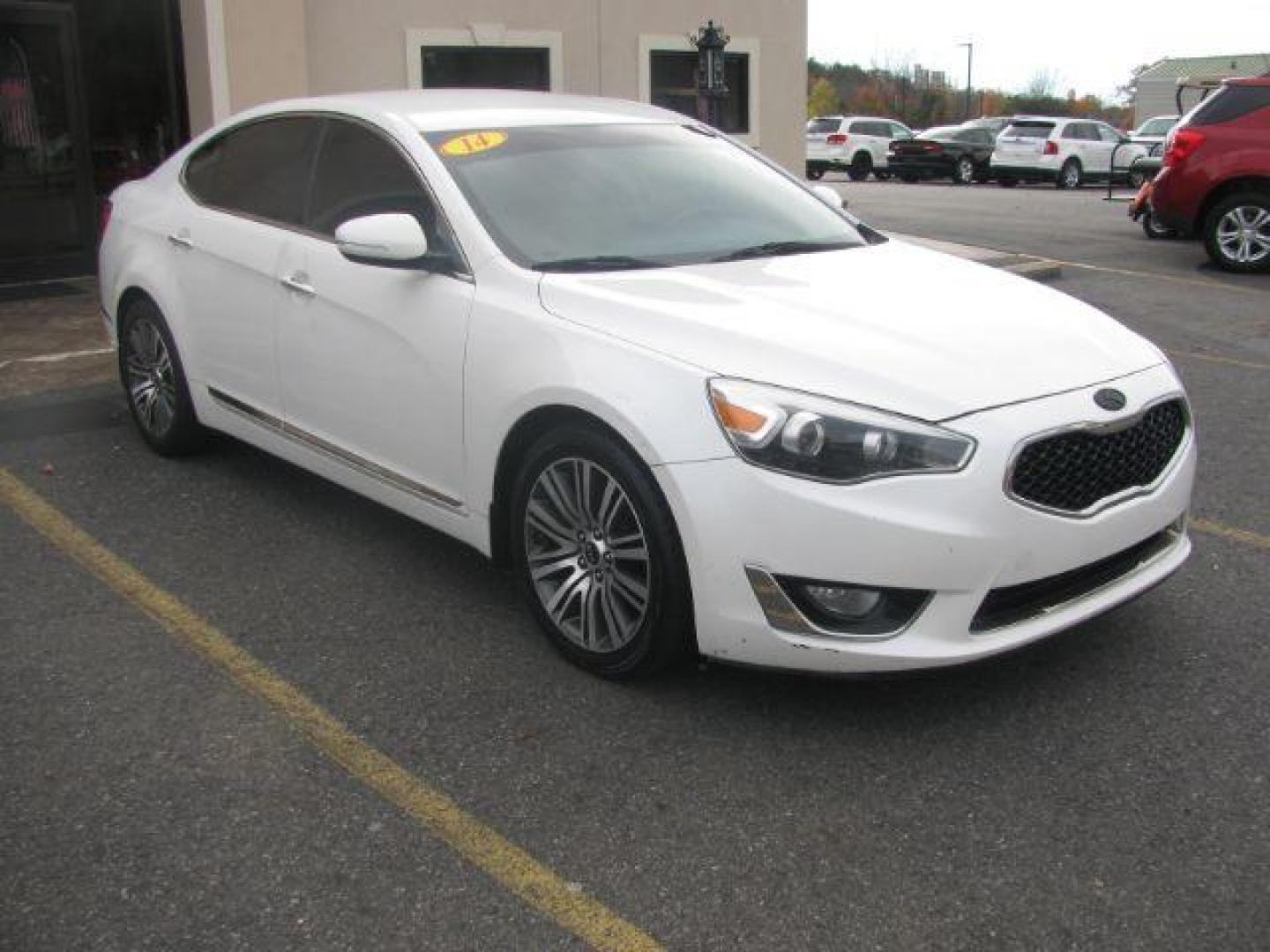 2014 WHITE Kia Cadenza Sedan (KNALN4D7XE5) with an 3.3L V6 DOHC 24V engine, 6-Speed Automatic transmission, located at 2443 Albert Pike, Hot Springs, AR, 71913, (501) 623-6255, 34.492222, -93.109993 - Photo#5