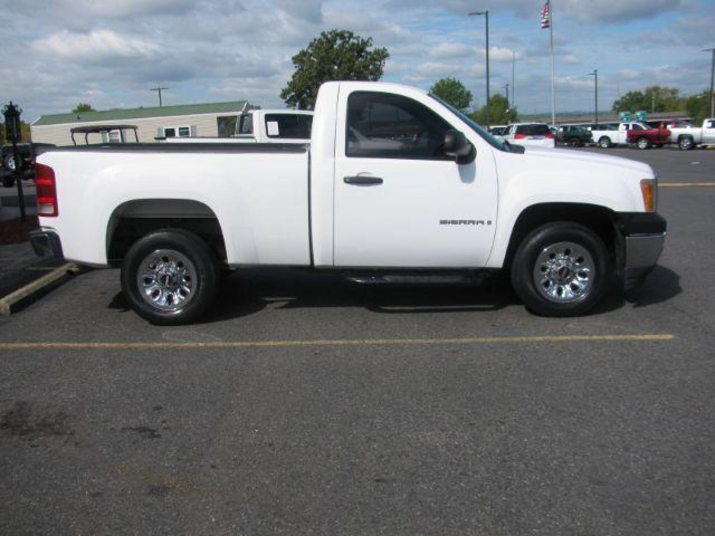 2009 White GMC Sierra 1500 Work Truck Std. Box 2WD (1GTEC14X99Z) with an 4.3L V6 OHV 12V engine, 4-Speed Automatic transmission, located at 2443 Albert Pike, Hot Springs, AR, 71913, (501) 623-6255, 34.492222, -93.109993 - Photo#1