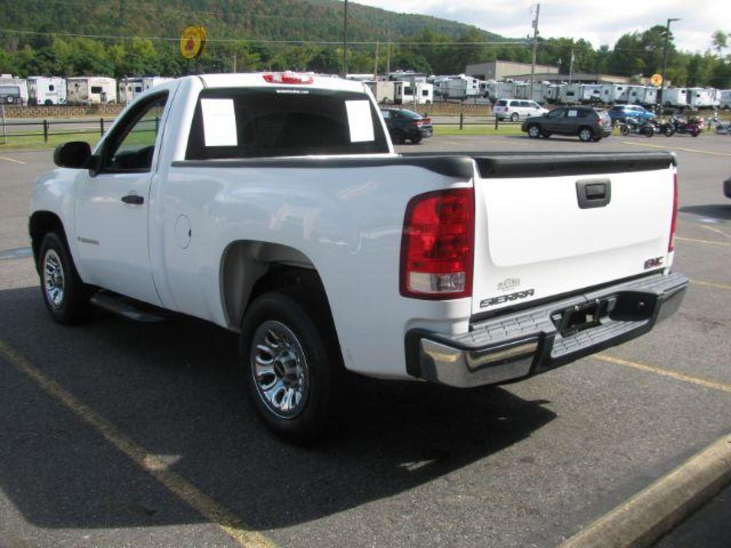 2009 White GMC Sierra 1500 Work Truck Std. Box 2WD (1GTEC14X99Z) with an 4.3L V6 OHV 12V engine, 4-Speed Automatic transmission, located at 2443 Albert Pike, Hot Springs, AR, 71913, (501) 623-6255, 34.492222, -93.109993 - Photo#4