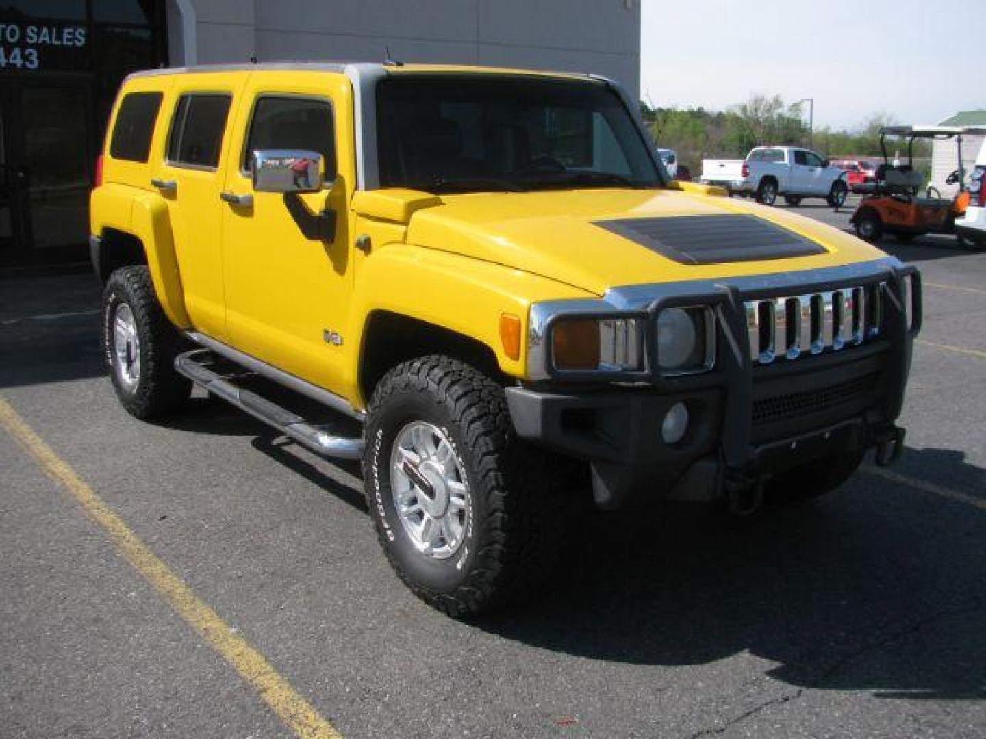 2006 Yellow Hummer H3 Sport Utility (5GTDN136868) with an 3.5L L5 DOHC 20V engine, located at 2443 Albert Pike, Hot Springs, AR, 71913, (501) 623-6255, 34.492222, -93.109993 - Photo#0