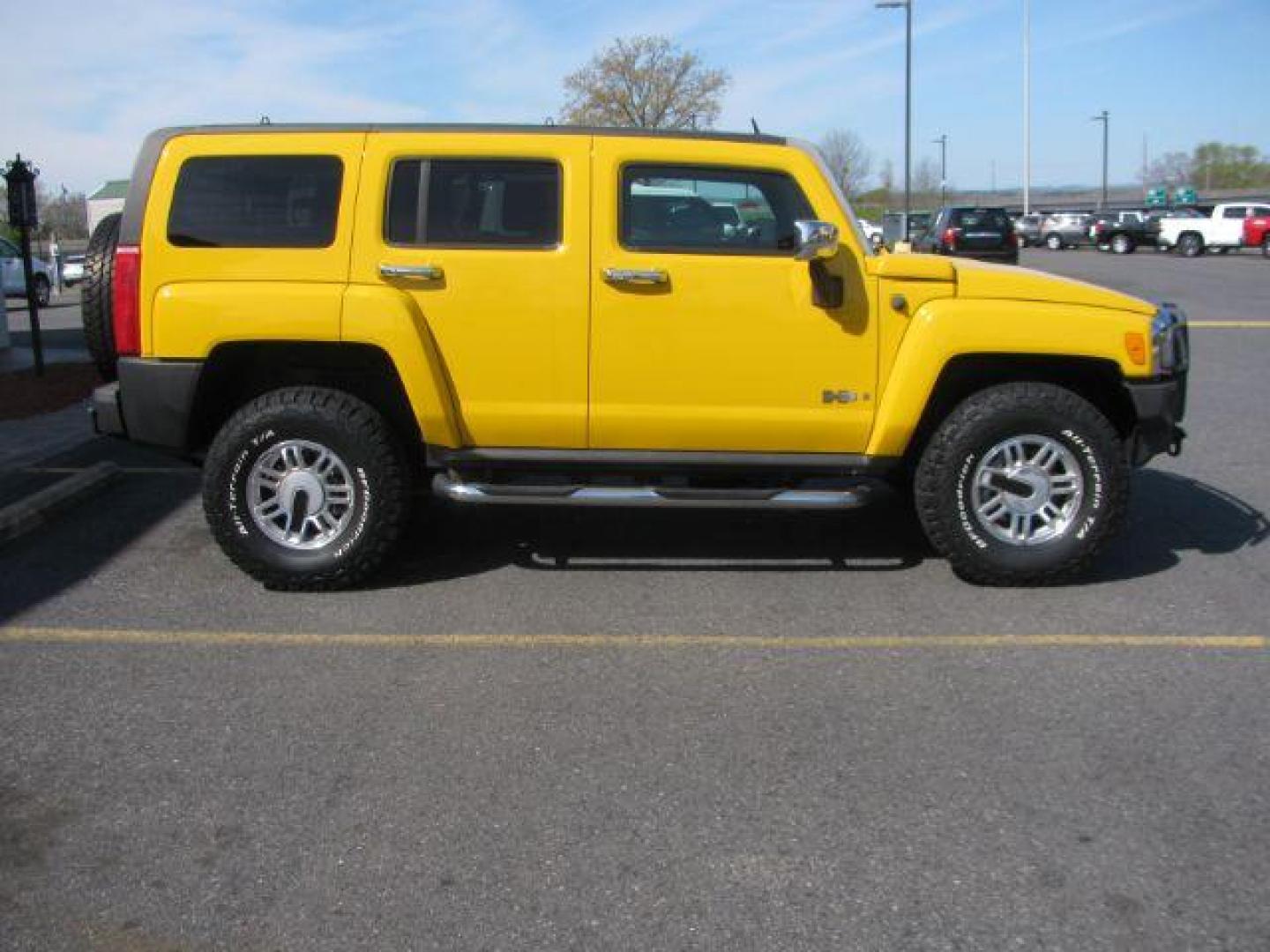 2006 Yellow Hummer H3 Sport Utility (5GTDN136868) with an 3.5L L5 DOHC 20V engine, located at 2443 Albert Pike, Hot Springs, AR, 71913, (501) 623-6255, 34.492222, -93.109993 - Photo#1