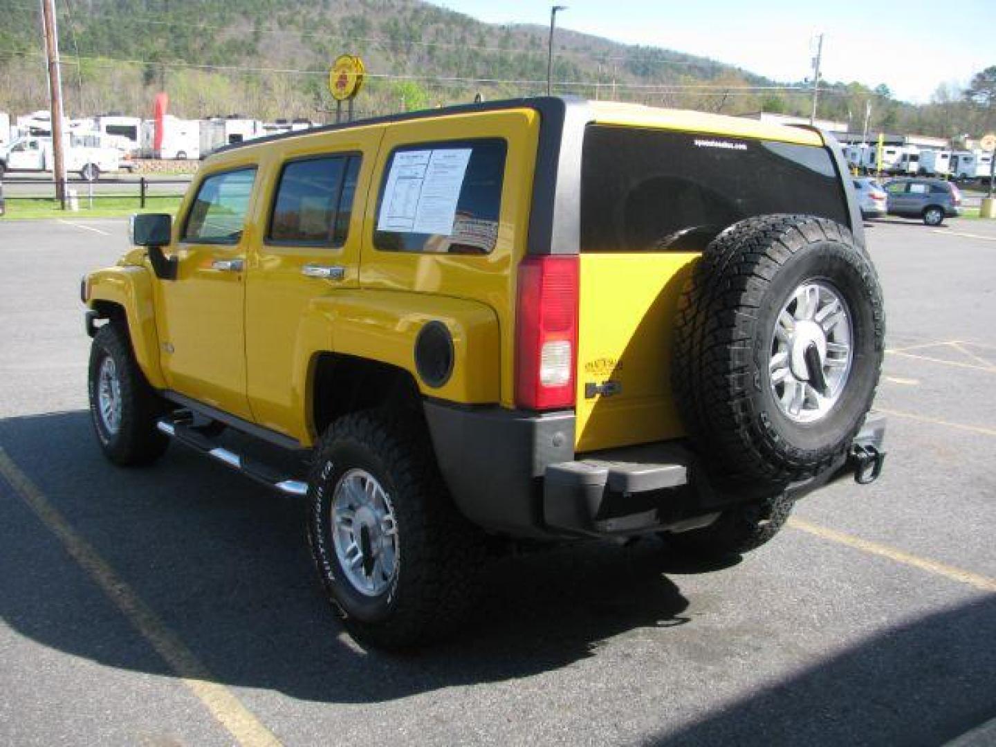 2006 Yellow Hummer H3 Sport Utility (5GTDN136868) with an 3.5L L5 DOHC 20V engine, located at 2443 Albert Pike, Hot Springs, AR, 71913, (501) 623-6255, 34.492222, -93.109993 - Photo#3