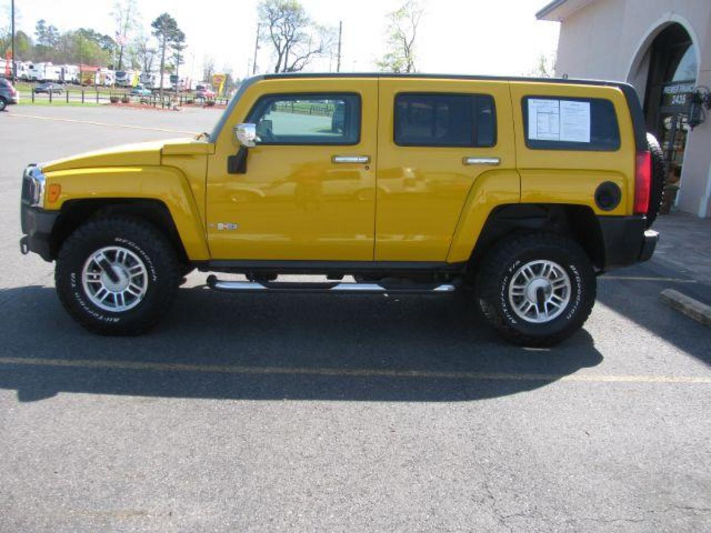 2006 Yellow Hummer H3 Sport Utility (5GTDN136868) with an 3.5L L5 DOHC 20V engine, located at 2443 Albert Pike, Hot Springs, AR, 71913, (501) 623-6255, 34.492222, -93.109993 - Photo#4