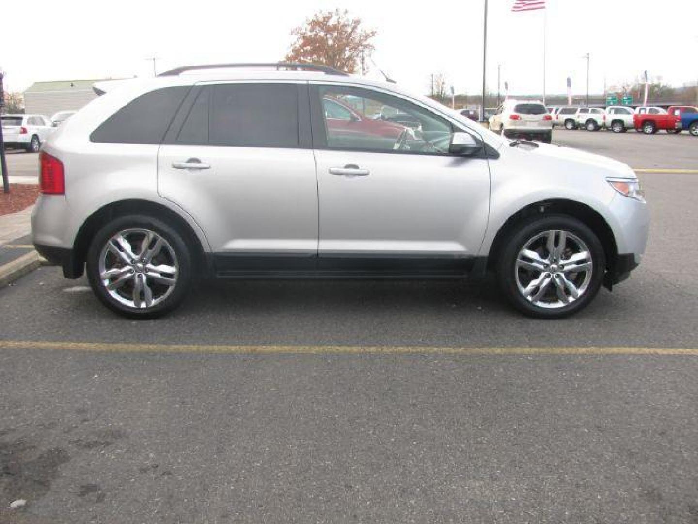 2013 Silver Ford Edge SEL FWD (2FMDK3J98DB) with an 2.0L L4 DOHC 16V engine, 6-Speed Automatic transmission, located at 2443 Albert Pike, Hot Springs, AR, 71913, (501) 623-6255, 34.492222, -93.109993 - Photo#4