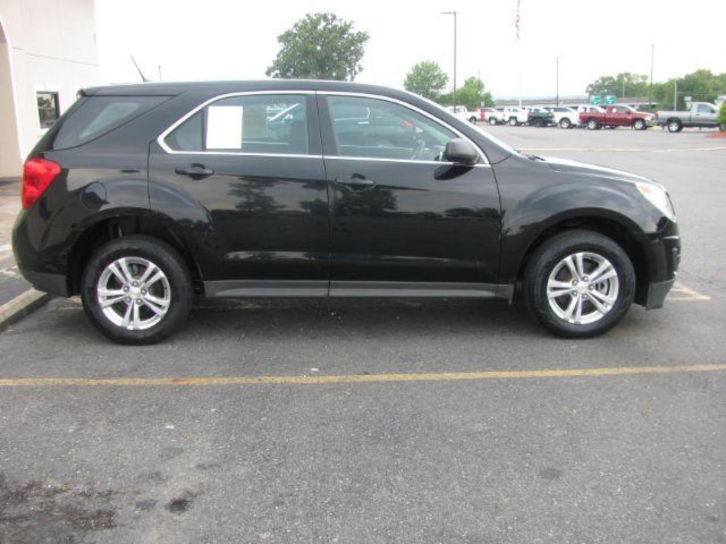 2013 Black Chevrolet Equinox LS 2WD (2GNALBEK1D1) with an 2.4L L4 DOHC 16V engine, 6-Speed Automatic transmission, located at 2443 Albert Pike, Hot Springs, AR, 71913, (501) 623-6255, 34.492222, -93.109993 - Photo#4