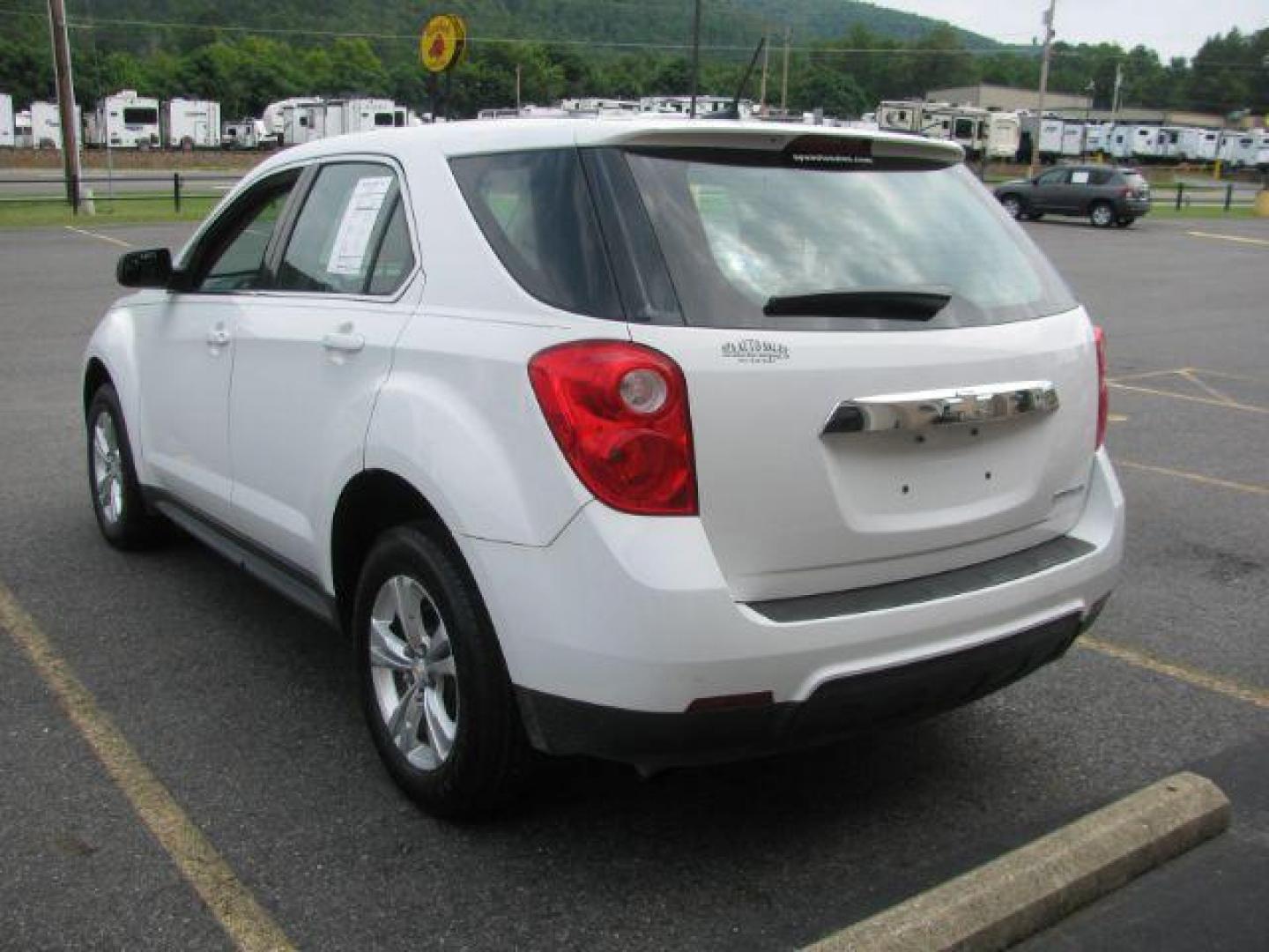 2014 WHITE Chevrolet Equinox LS 2WD (2GNALAEK2E6) with an 2.4L L4 DOHC 16V FFV engine, 6-Speed Automatic transmission, located at 2443 Albert Pike, Hot Springs, AR, 71913, (501) 623-6255, 34.492222, -93.109993 - Photo#3