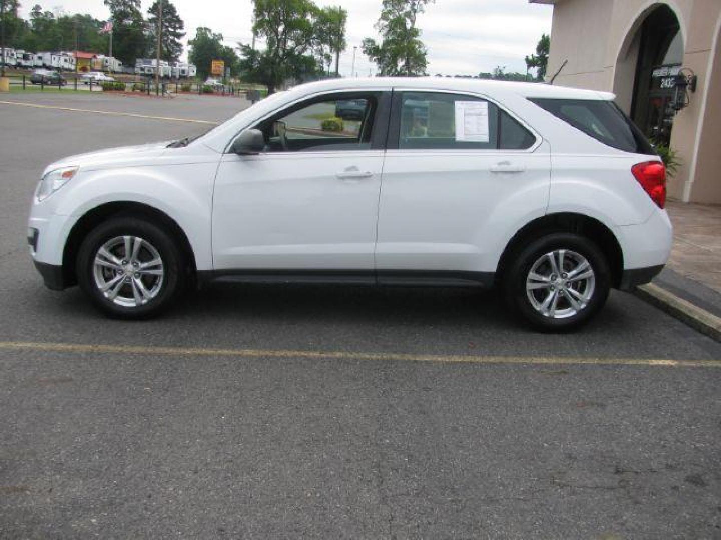 2014 WHITE Chevrolet Equinox LS 2WD (2GNALAEK2E6) with an 2.4L L4 DOHC 16V FFV engine, 6-Speed Automatic transmission, located at 2443 Albert Pike, Hot Springs, AR, 71913, (501) 623-6255, 34.492222, -93.109993 - Photo#4