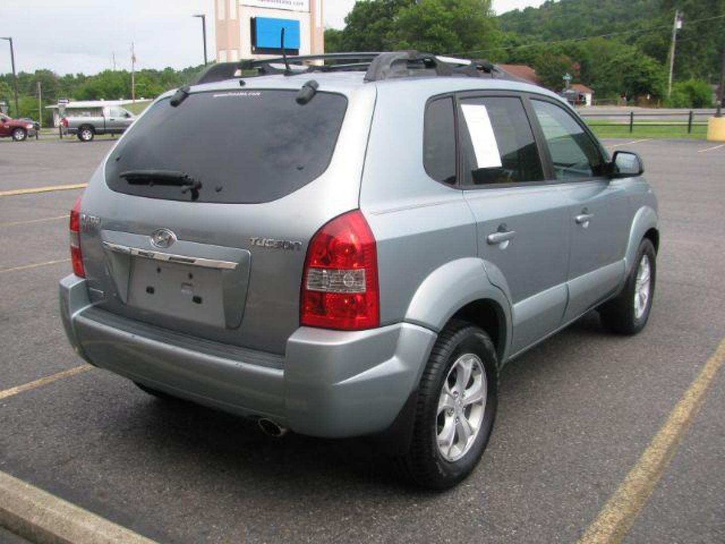 2009 Gray Hyundai Tucson Limited 2.0 2WD (KM8JN12B69U) with an 2.0L L4 DOHC 16V engine, located at 2443 Albert Pike, Hot Springs, AR, 71913, (501) 623-6255, 34.492222, -93.109993 - Photo#2