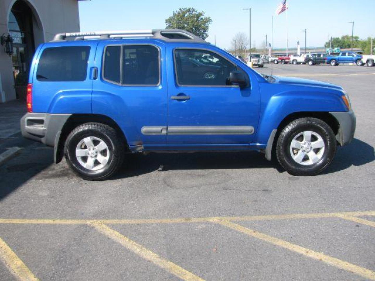 2013 Blue Nissan Xterra S 4WD (5N1AN0NW5DN) with an 4.0L V6 DOHC 24V engine, Automatic transmission, located at 2443 Albert Pike, Hot Springs, AR, 71913, (501) 623-6255, 34.492222, -93.109993 - Photo#1