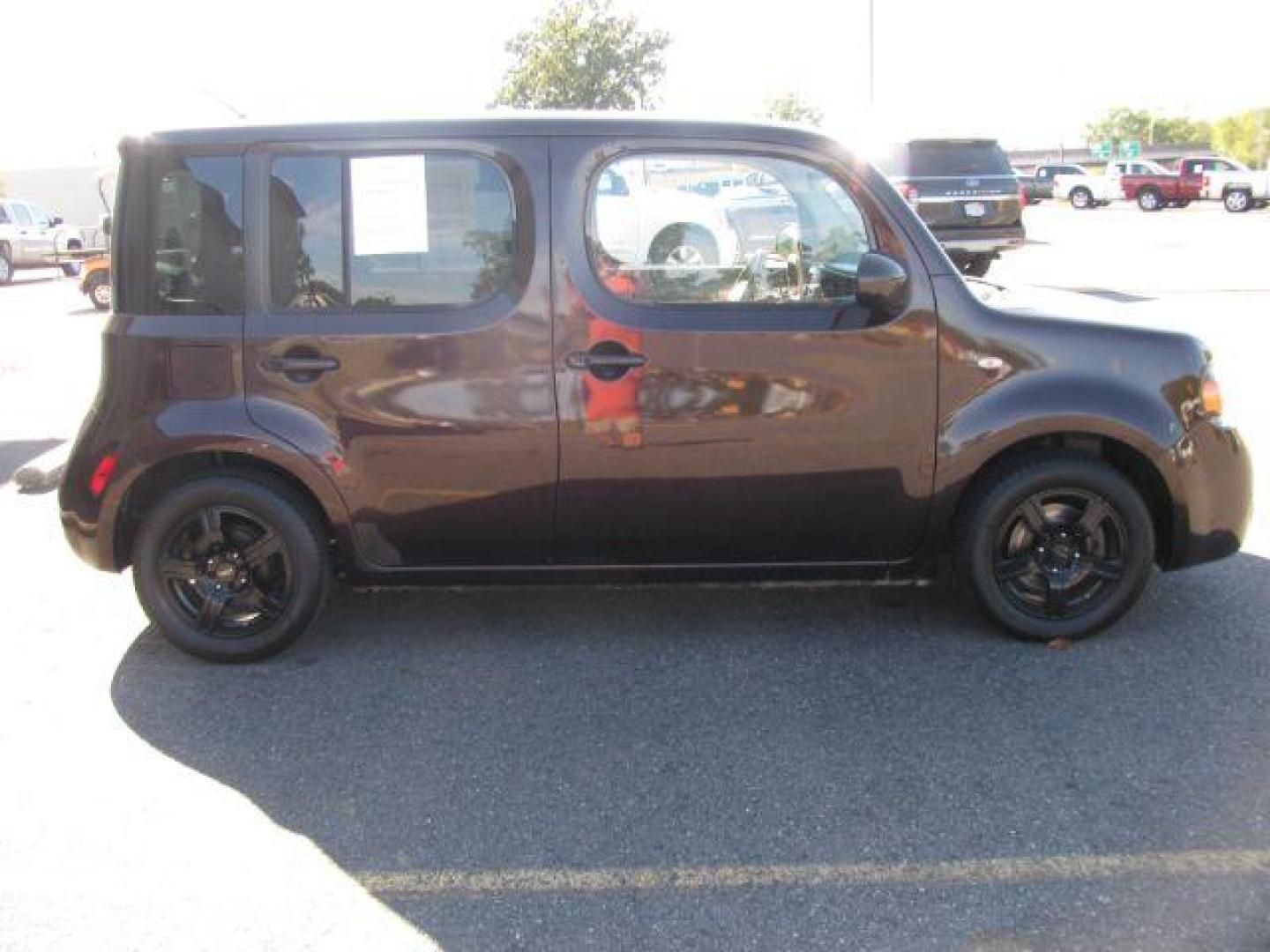 2010 Maroon Nissan cube 1.8 Base (JN8AZ2KR4AT) with an 1.8L L4 DOHC 16V engine, 6-Speed Manual transmission, located at 2443 Albert Pike, Hot Springs, AR, 71913, (501) 623-6255, 34.492222, -93.109993 - Photo#4