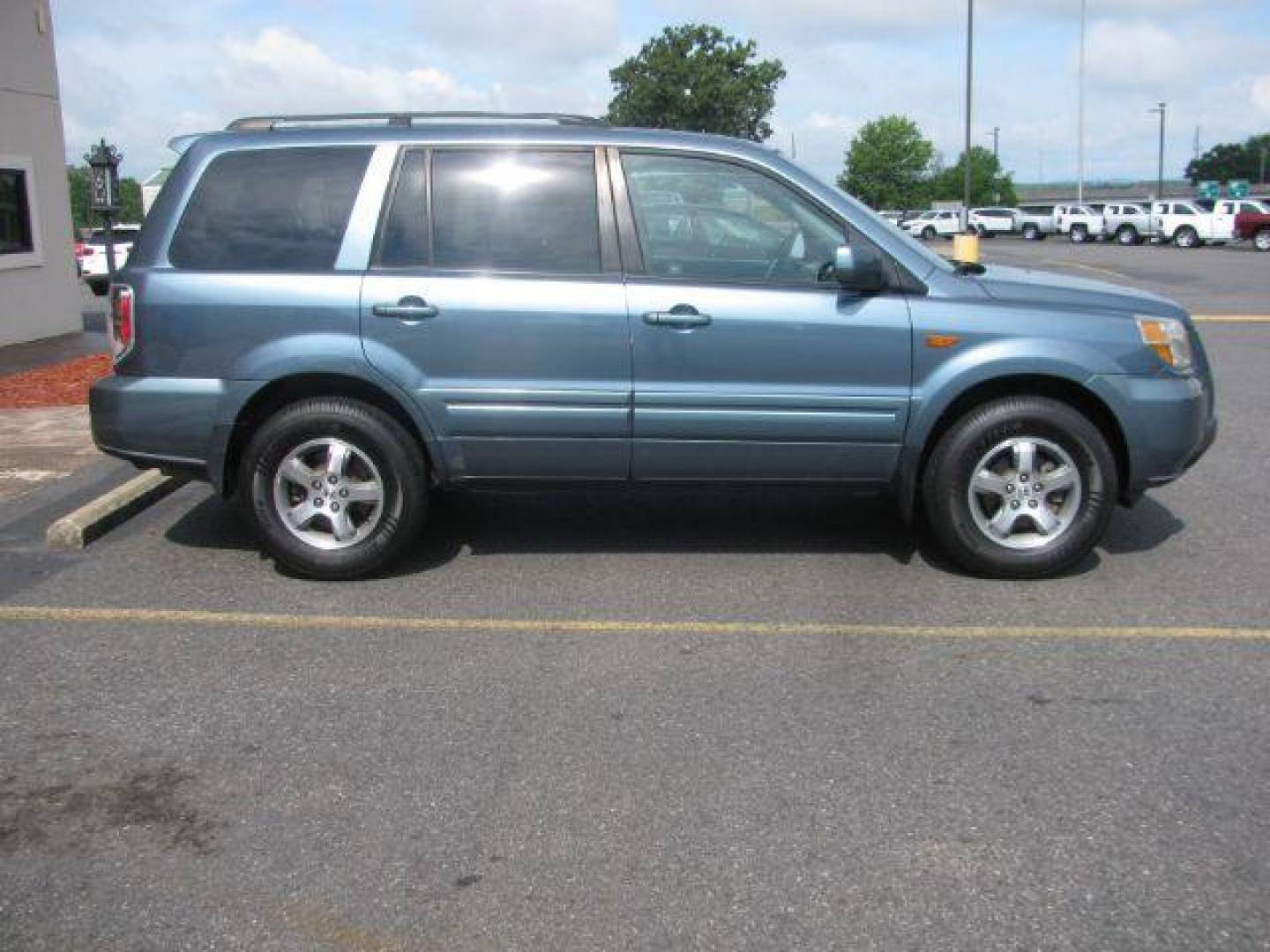 2006 Blue Honda Pilot EX 4WD w/ Leather and DVD (5FNYF18636B) with an 3.5L V6 SOHC 24V engine, 5-Speed Automatic transmission, located at 2443 Albert Pike, Hot Springs, AR, 71913, (501) 623-6255, 34.492222, -93.109993 - Photo#1