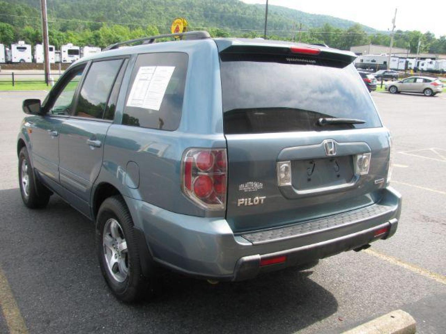 2006 Blue Honda Pilot EX 4WD w/ Leather and DVD (5FNYF18636B) with an 3.5L V6 SOHC 24V engine, 5-Speed Automatic transmission, located at 2443 Albert Pike, Hot Springs, AR, 71913, (501) 623-6255, 34.492222, -93.109993 - Photo#3