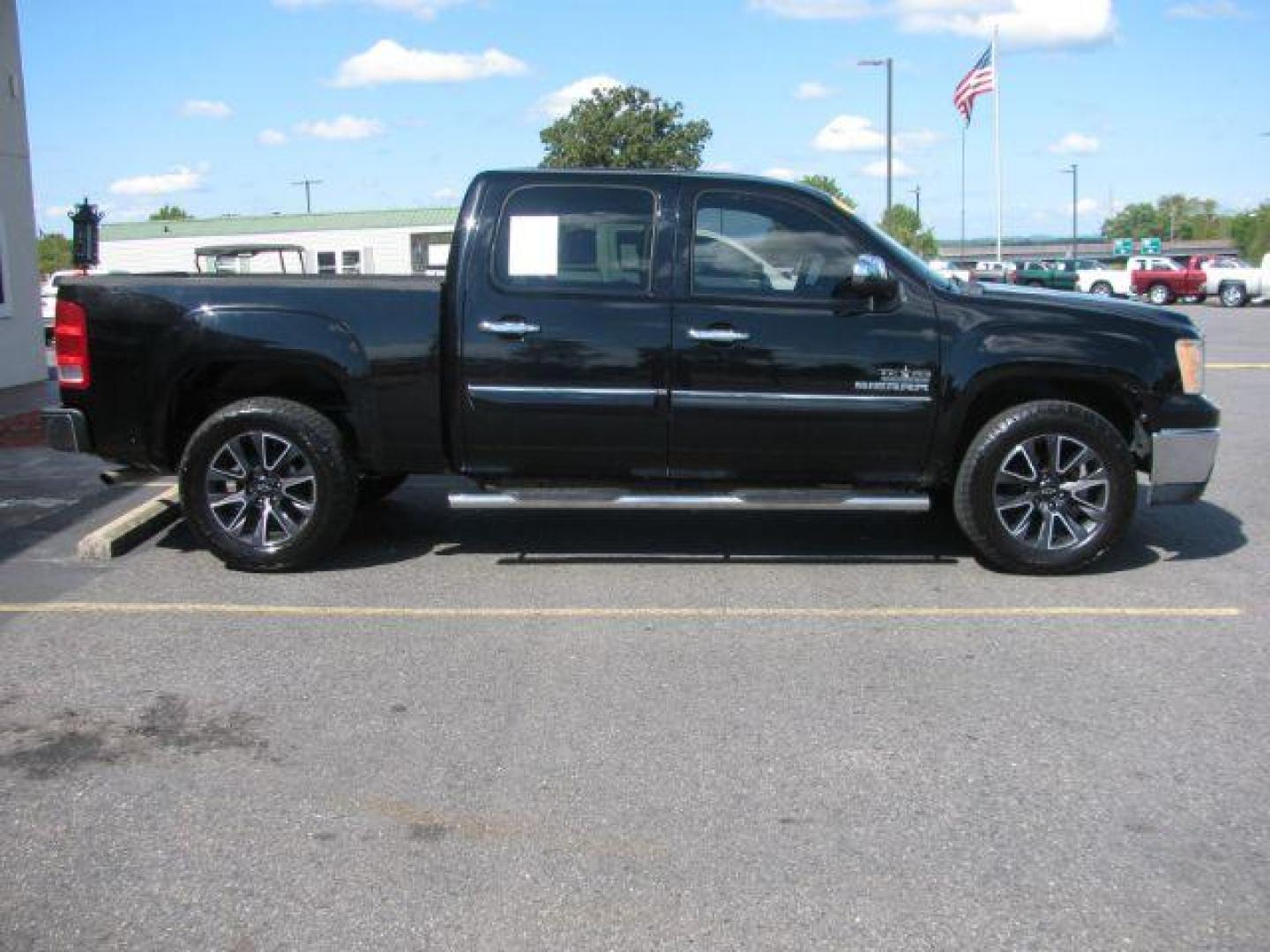 2011 Black GMC Sierra 1500 SLE Crew Cab 2WD (3GTP1VE07BG) with an 5.3L V8 OHV 16V FFV engine, 6-Speed Automatic transmission, located at 2443 Albert Pike, Hot Springs, AR, 71913, (501) 623-6255, 34.492222, -93.109993 - Photo#1