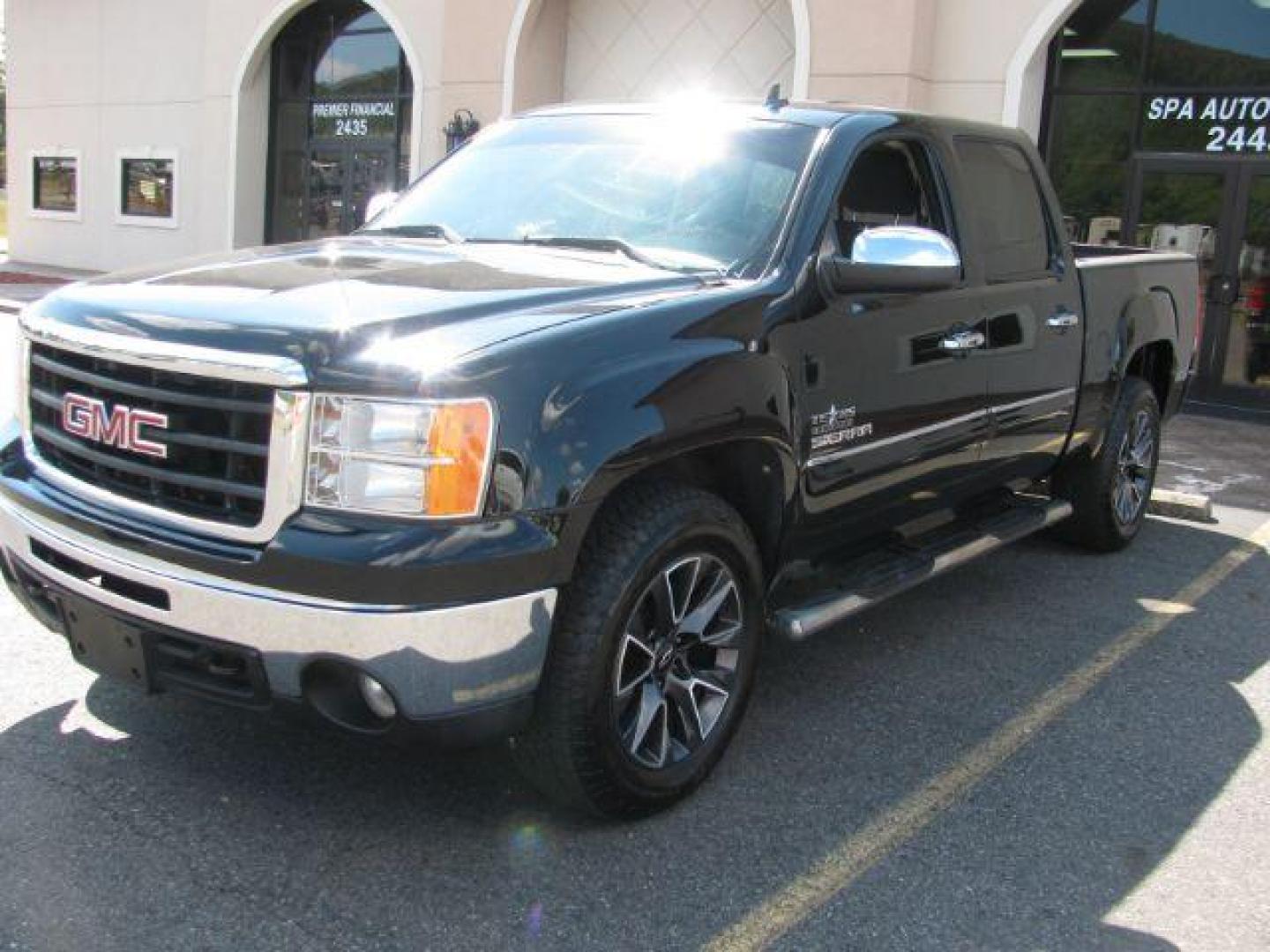 2011 Black GMC Sierra 1500 SLE Crew Cab 2WD (3GTP1VE07BG) with an 5.3L V8 OHV 16V FFV engine, 6-Speed Automatic transmission, located at 2443 Albert Pike, Hot Springs, AR, 71913, (501) 623-6255, 34.492222, -93.109993 - LISTED FEATURES MAY BE OPTIONAL AND NOT INCLUDED ON THIS VEHICLE!!! - Photo#6