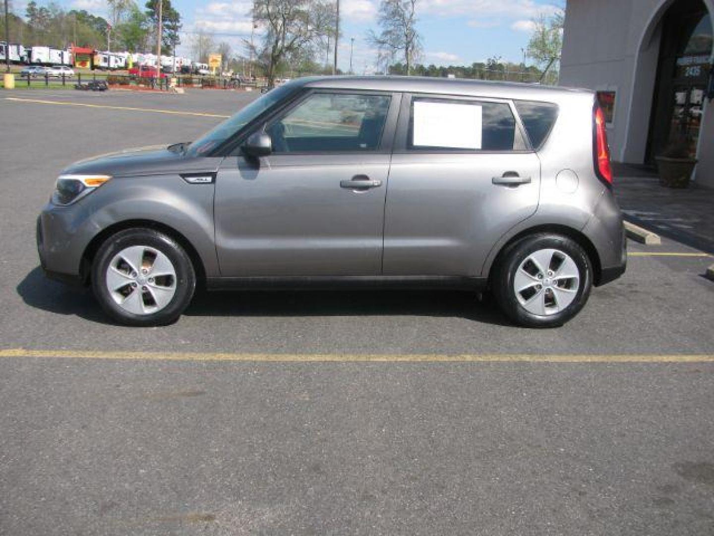 2015 Gray Kia Soul Base (KNDJN2A21F7) with an 1.6L L4 DOHC 16V engine, located at 2443 Albert Pike, Hot Springs, AR, 71913, (501) 623-6255, 34.492222, -93.109993 - LISTED FEATURES MAY BE OPTIONAL AND NOT INCLUDED ON THIS VEHICLE!!! - Photo#1