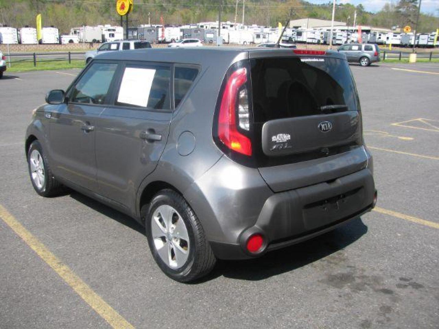 2015 Gray Kia Soul Base (KNDJN2A21F7) with an 1.6L L4 DOHC 16V engine, located at 2443 Albert Pike, Hot Springs, AR, 71913, (501) 623-6255, 34.492222, -93.109993 - LISTED FEATURES MAY BE OPTIONAL AND NOT INCLUDED ON THIS VEHICLE!!! - Photo#2