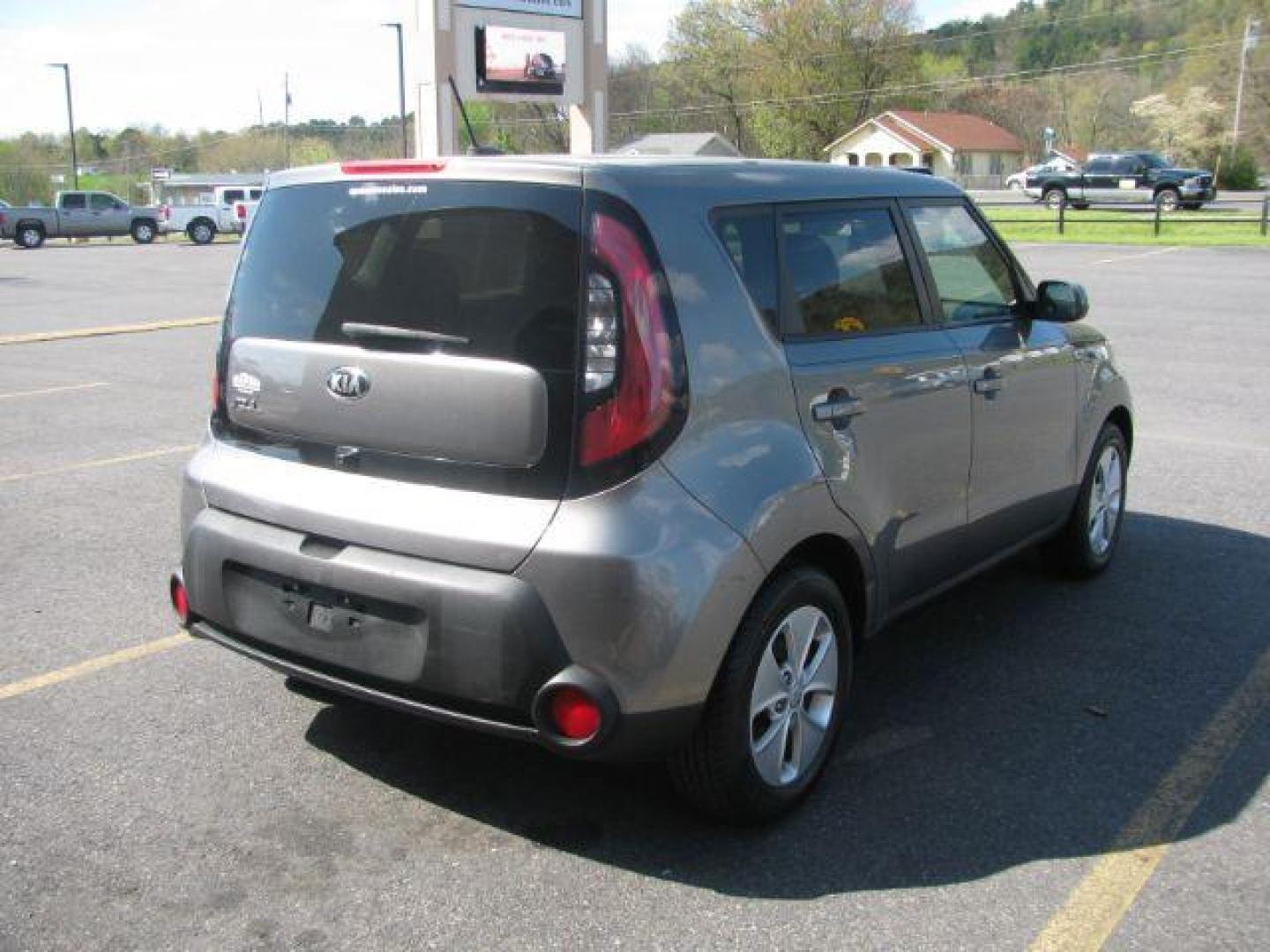 2015 Gray Kia Soul Base (KNDJN2A21F7) with an 1.6L L4 DOHC 16V engine, located at 2443 Albert Pike, Hot Springs, AR, 71913, (501) 623-6255, 34.492222, -93.109993 - LISTED FEATURES MAY BE OPTIONAL AND NOT INCLUDED ON THIS VEHICLE!!! - Photo#3