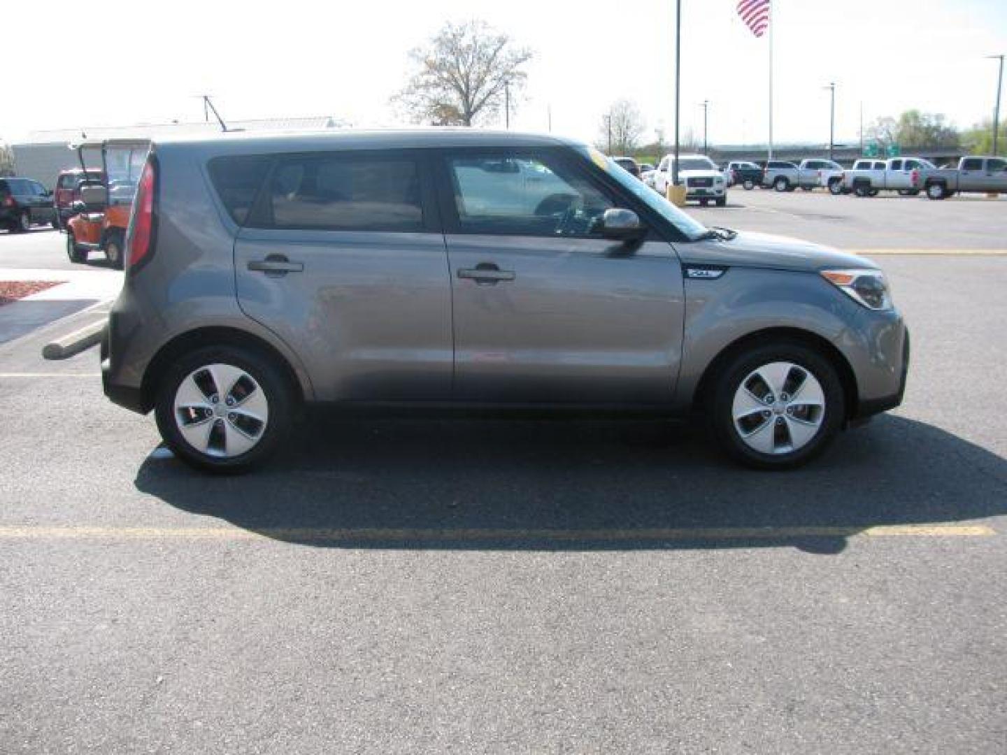 2015 Gray Kia Soul Base (KNDJN2A21F7) with an 1.6L L4 DOHC 16V engine, located at 2443 Albert Pike, Hot Springs, AR, 71913, (501) 623-6255, 34.492222, -93.109993 - LISTED FEATURES MAY BE OPTIONAL AND NOT INCLUDED ON THIS VEHICLE!!! - Photo#4