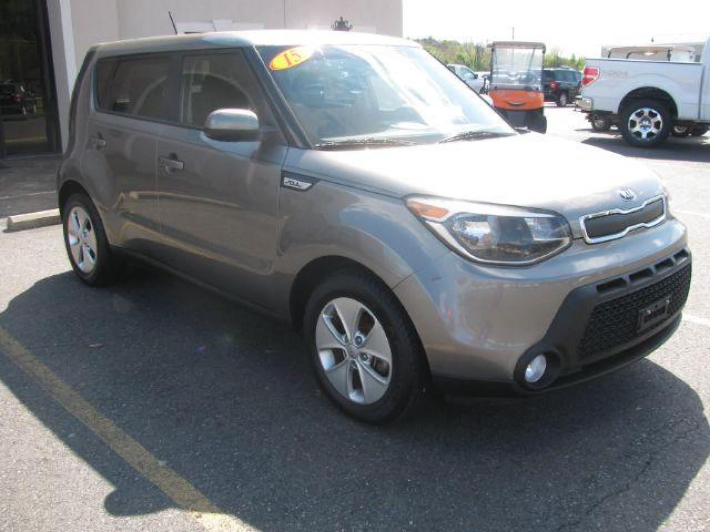 2015 Gray Kia Soul Base (KNDJN2A21F7) with an 1.6L L4 DOHC 16V engine, located at 2443 Albert Pike, Hot Springs, AR, 71913, (501) 623-6255, 34.492222, -93.109993 - LISTED FEATURES MAY BE OPTIONAL AND NOT INCLUDED ON THIS VEHICLE!!! - Photo#5