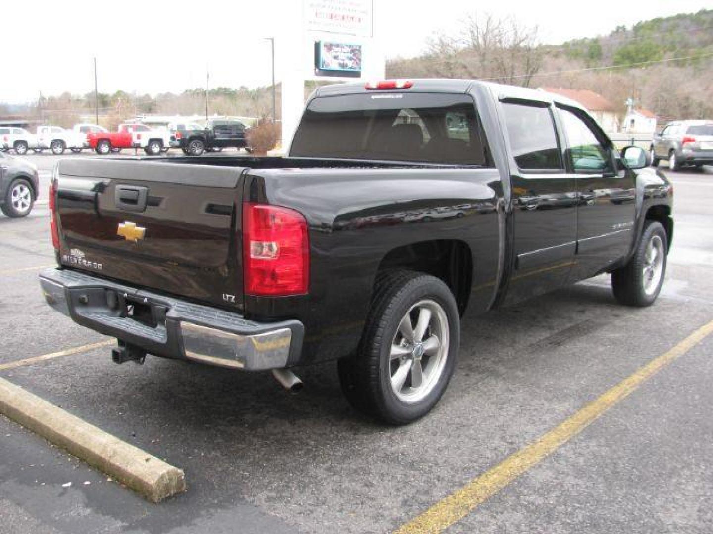 2008 Black Chevrolet Silverado 1500 LS Crew Cab 2WD (3GCEC13J78G) with an 5.3L V8 OHV 16V engine, 4-Speed Automatic transmission, located at 2443 Albert Pike, Hot Springs, AR, 71913, (501) 623-6255, 34.492222, -93.109993 - Photo#4