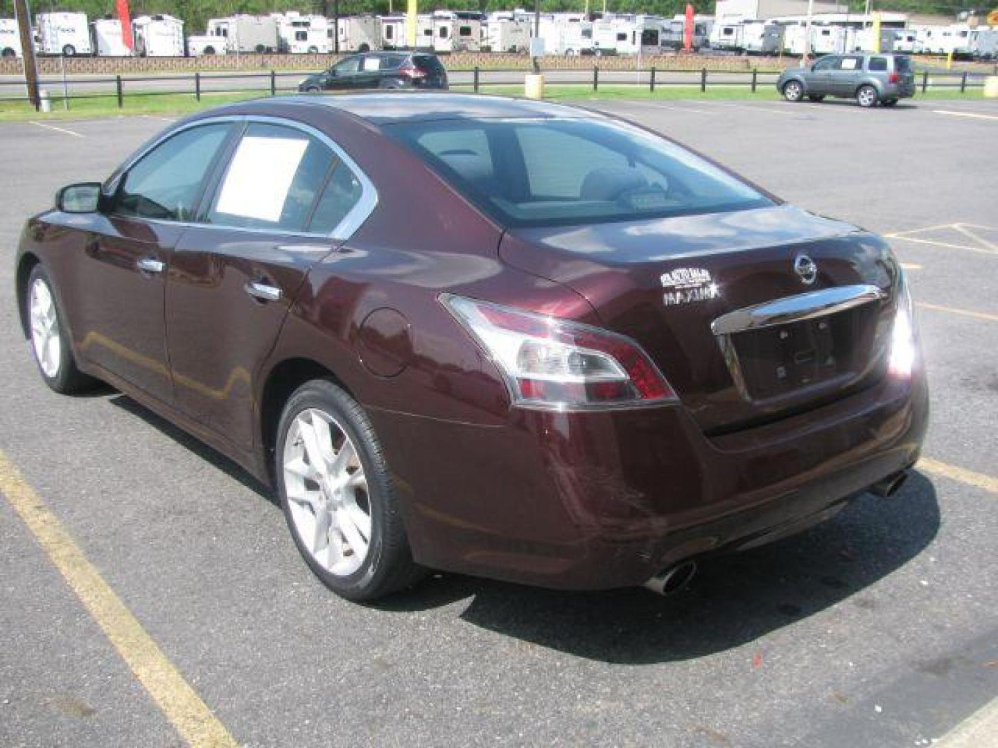 2014 Maroon Nissan Maxima SV (1N4AA5AP0EC) with an 3.5L V6 DOHC 24V engine, Continuously Variable Transmission transmission, located at 2443 Albert Pike, Hot Springs, AR, 71913, (501) 623-6255, 34.492222, -93.109993 - Photo#2