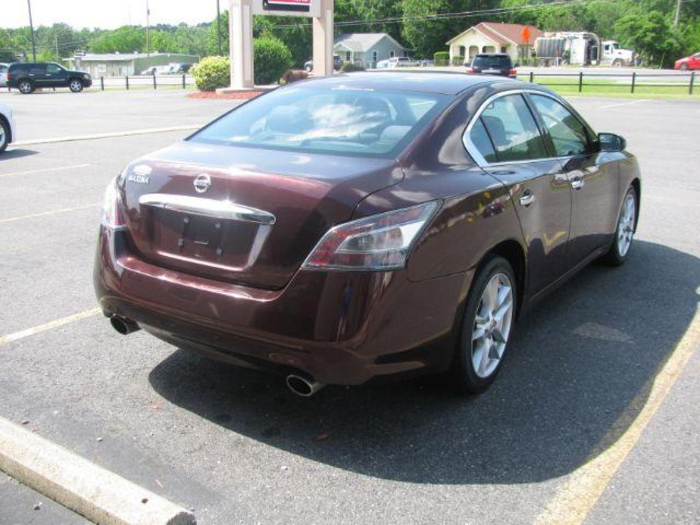 2014 Maroon Nissan Maxima SV (1N4AA5AP0EC) with an 3.5L V6 DOHC 24V engine, Continuously Variable Transmission transmission, located at 2443 Albert Pike, Hot Springs, AR, 71913, (501) 623-6255, 34.492222, -93.109993 - Photo#3