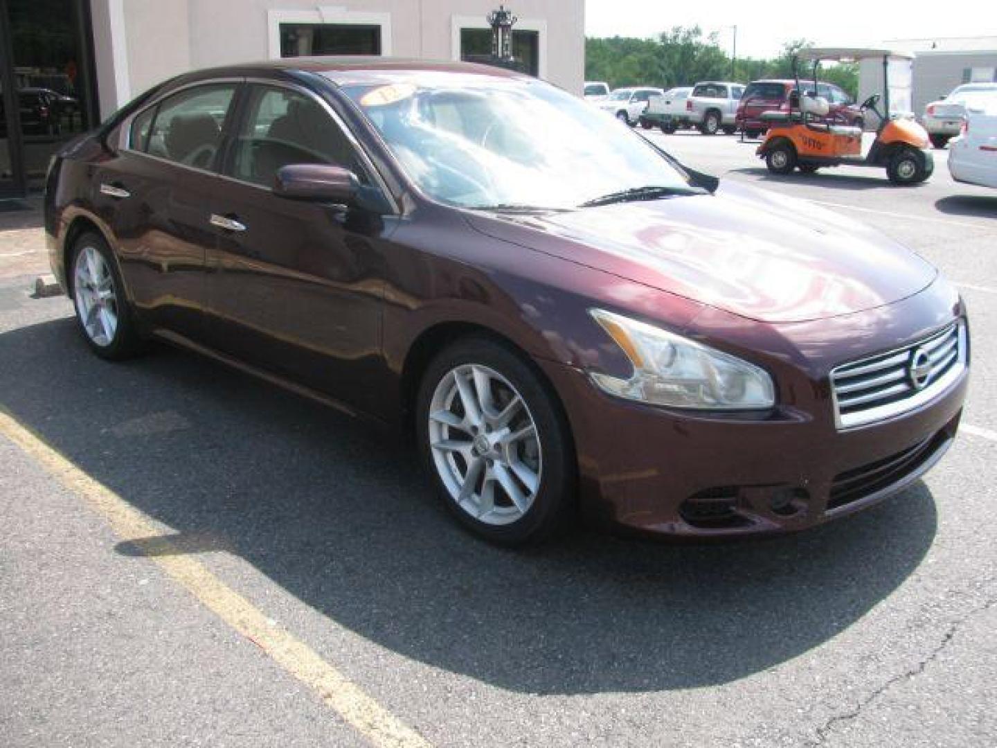 2014 Maroon Nissan Maxima SV (1N4AA5AP0EC) with an 3.5L V6 DOHC 24V engine, Continuously Variable Transmission transmission, located at 2443 Albert Pike, Hot Springs, AR, 71913, (501) 623-6255, 34.492222, -93.109993 - Photo#5