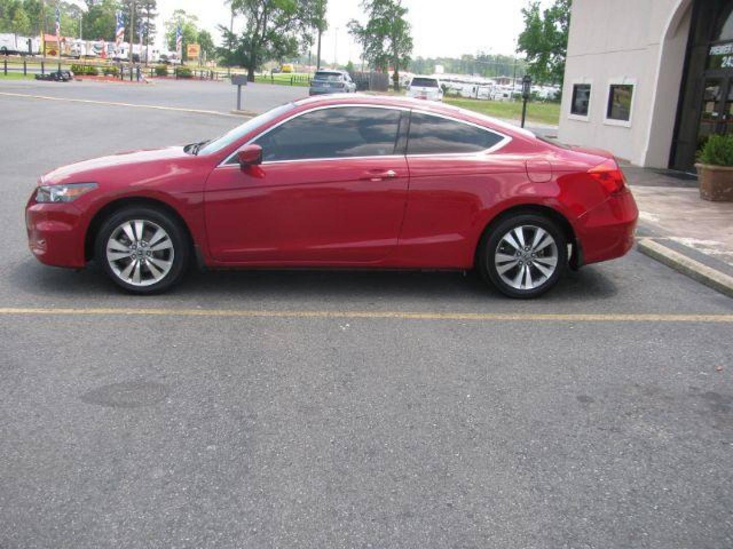 2012 Red Honda Accord EX-L Coupe AT (1HGCS1B85CA) with an 2.4L L4 DOHC 16V engine, 6-Speed Automatic transmission, located at 2443 Albert Pike, Hot Springs, AR, 71913, (501) 623-6255, 34.492222, -93.109993 - Photo#4