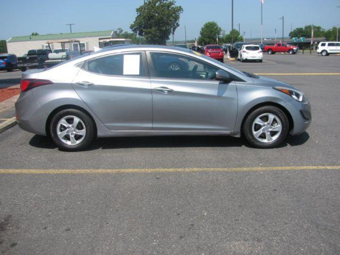 2015 Gray Hyundai Elantra SE 6AT (5NPDH4AE4FH) with an 1.8L L4 DOHC 16V engine, 6-Speed Automatic transmission, located at 2443 Albert Pike, Hot Springs, AR, 71913, (501) 623-6255, 34.492222, -93.109993 - Photo#1