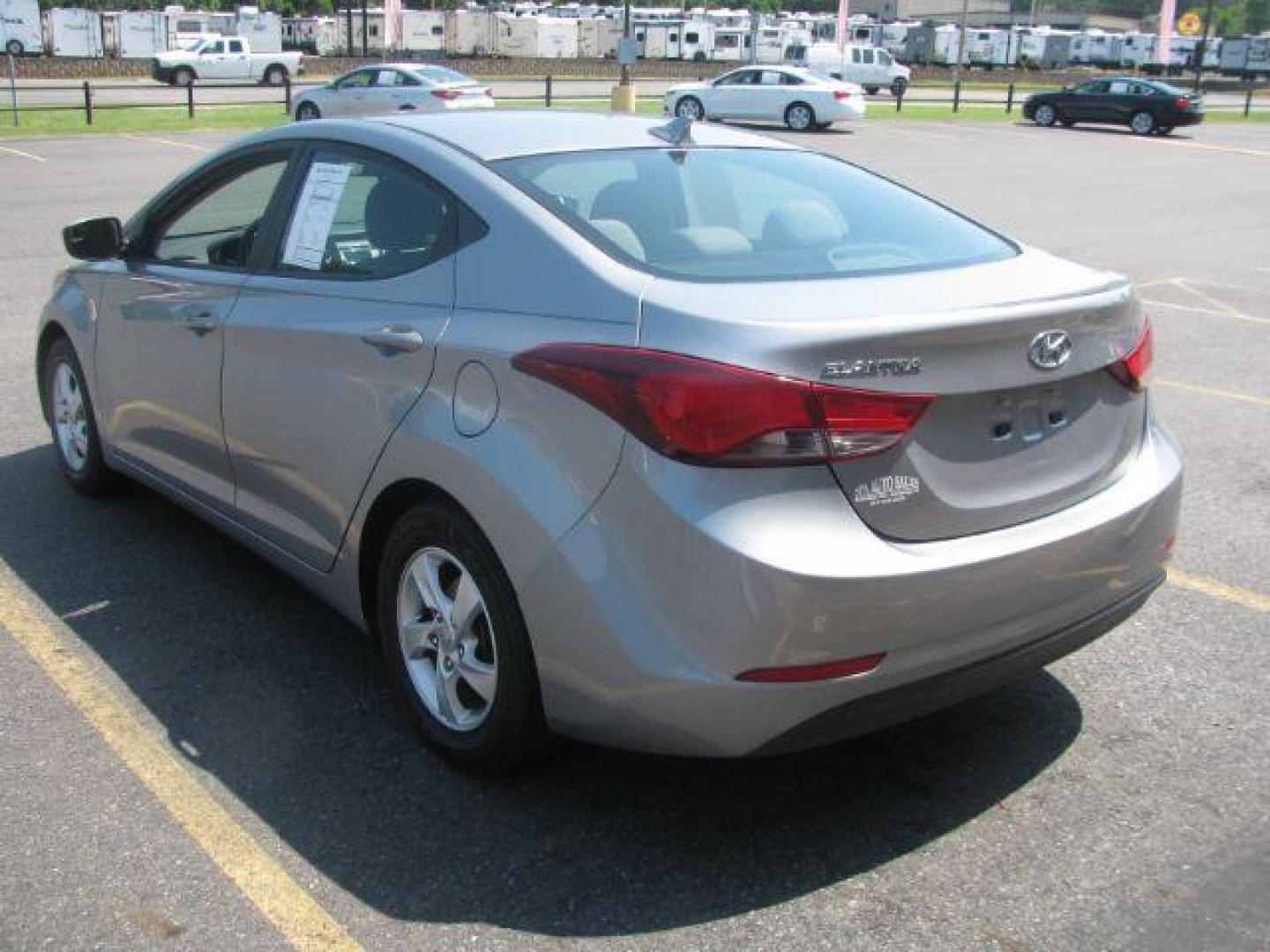 2015 Gray Hyundai Elantra SE 6AT (5NPDH4AE4FH) with an 1.8L L4 DOHC 16V engine, 6-Speed Automatic transmission, located at 2443 Albert Pike, Hot Springs, AR, 71913, (501) 623-6255, 34.492222, -93.109993 - Photo#3