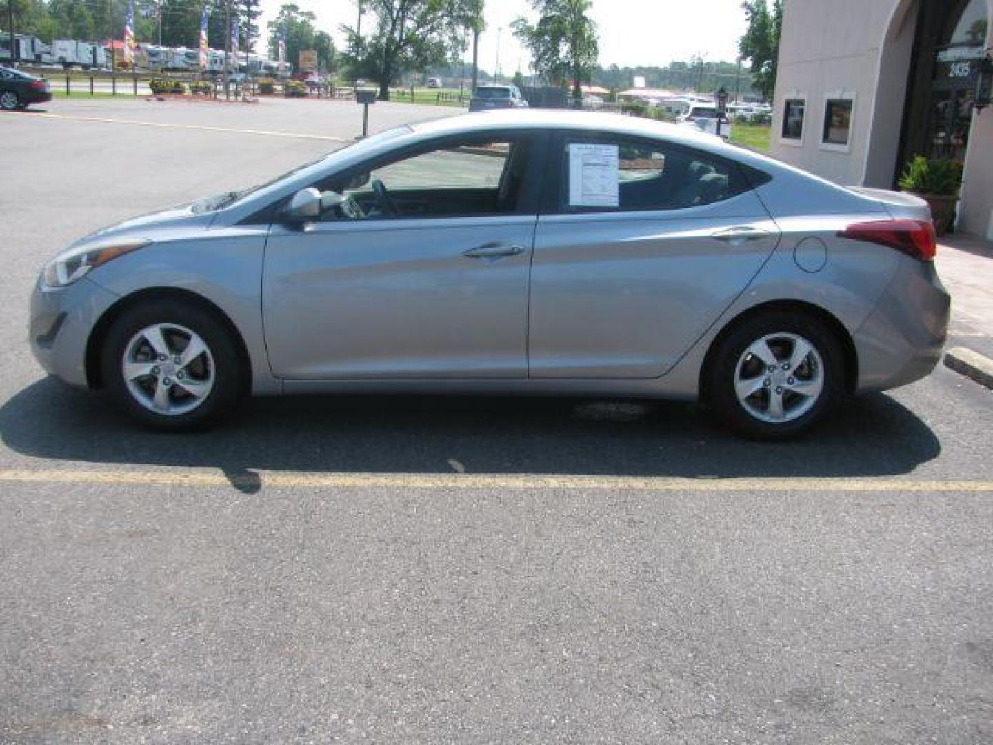 2015 Gray Hyundai Elantra SE 6AT (5NPDH4AE4FH) with an 1.8L L4 DOHC 16V engine, 6-Speed Automatic transmission, located at 2443 Albert Pike, Hot Springs, AR, 71913, (501) 623-6255, 34.492222, -93.109993 - Photo#4