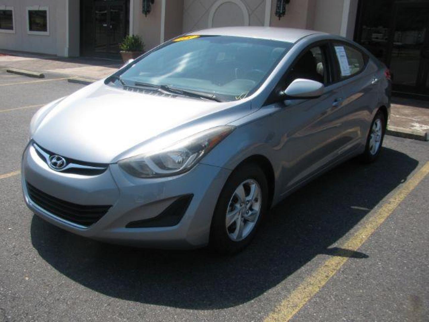 2015 Gray Hyundai Elantra SE 6AT (5NPDH4AE4FH) with an 1.8L L4 DOHC 16V engine, 6-Speed Automatic transmission, located at 2443 Albert Pike, Hot Springs, AR, 71913, (501) 623-6255, 34.492222, -93.109993 - Photo#5