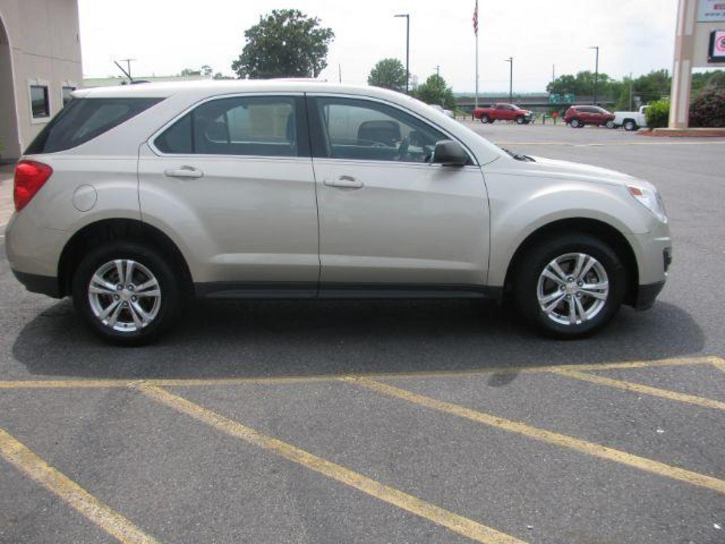 2015 Tan Chevrolet Equinox LS 2WD (2GNALAEK6F6) with an 2.4L L4 DOHC 16V FFV engine, 6-Speed Automatic transmission, located at 2443 Albert Pike, Hot Springs, AR, 71913, (501) 623-6255, 34.492222, -93.109993 - Photo#4