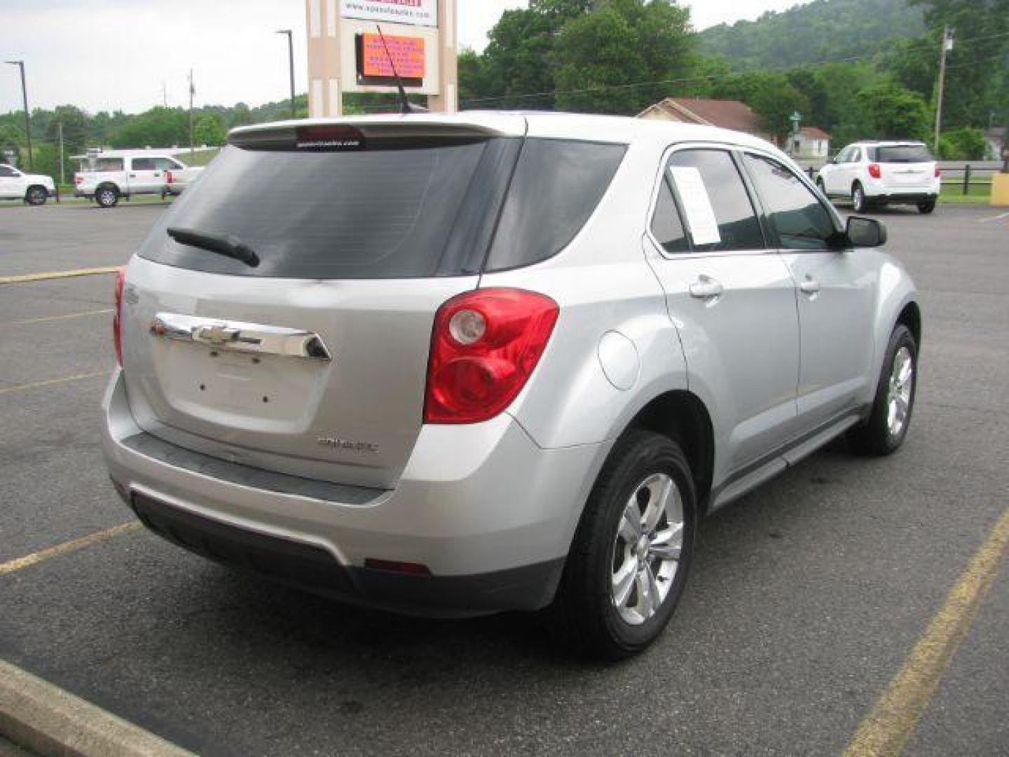 2011 Silver Chevrolet Equinox LS 2WD (2GNALBEC3B1) with an 2.4L L4 DOHC 16V engine, 6-Speed Automatic transmission, located at 2443 Albert Pike, Hot Springs, AR, 71913, (501) 623-6255, 34.492222, -93.109993 - Photo#3