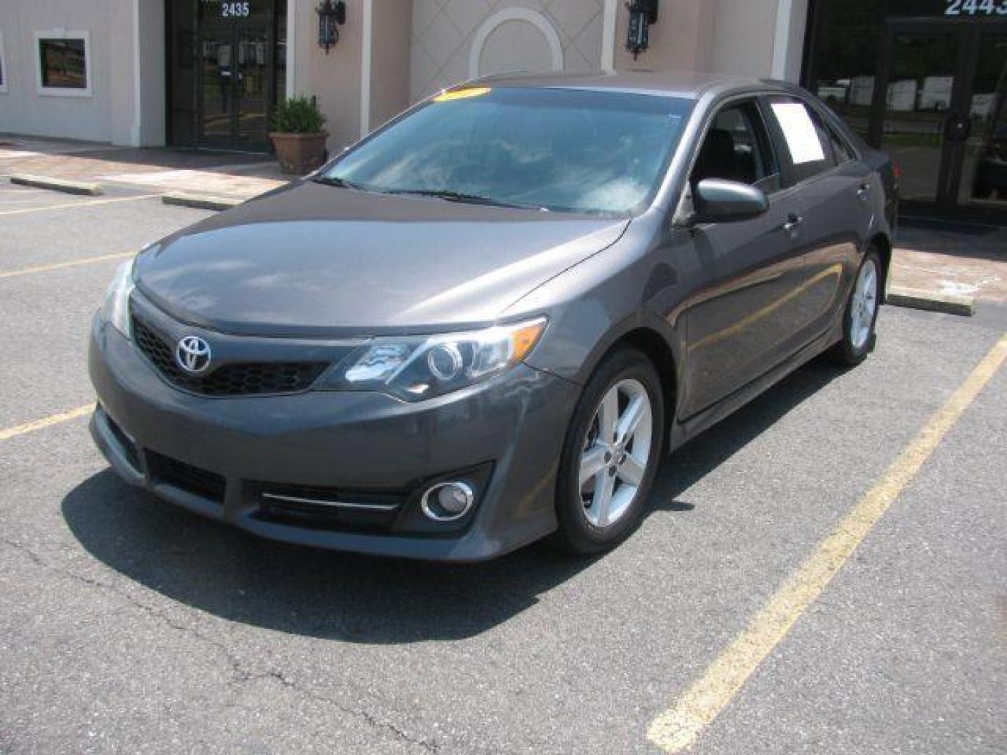 2014 Gray Toyota Camry SE (4T1BF1FK2EU) with an 2.5L L4 DOHC 16V engine, 6-Speed Automatic transmission, located at 2443 Albert Pike, Hot Springs, AR, 71913, (501) 623-6255, 34.492222, -93.109993 - LISTED FEATURES MAY BE OPTIONAL AND NOT INCLUDED ON THIS VEHICLE!!! - Photo#0