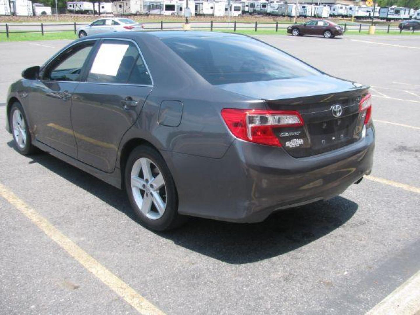 2014 Gray Toyota Camry SE (4T1BF1FK2EU) with an 2.5L L4 DOHC 16V engine, 6-Speed Automatic transmission, located at 2443 Albert Pike, Hot Springs, AR, 71913, (501) 623-6255, 34.492222, -93.109993 - LISTED FEATURES MAY BE OPTIONAL AND NOT INCLUDED ON THIS VEHICLE!!! - Photo#2