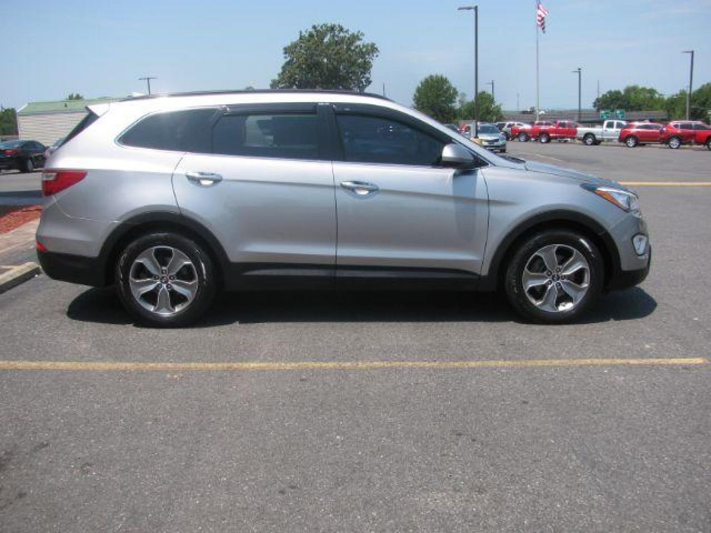 2014 Gray Hyundai Santa Fe GLS FWD (KM8SM4HF1EU) with an 3.3L V6 DOHC 24V engine, 6-Speed Automatic transmission, located at 2443 Albert Pike, Hot Springs, AR, 71913, (501) 623-6255, 34.492222, -93.109993 - Photo#1