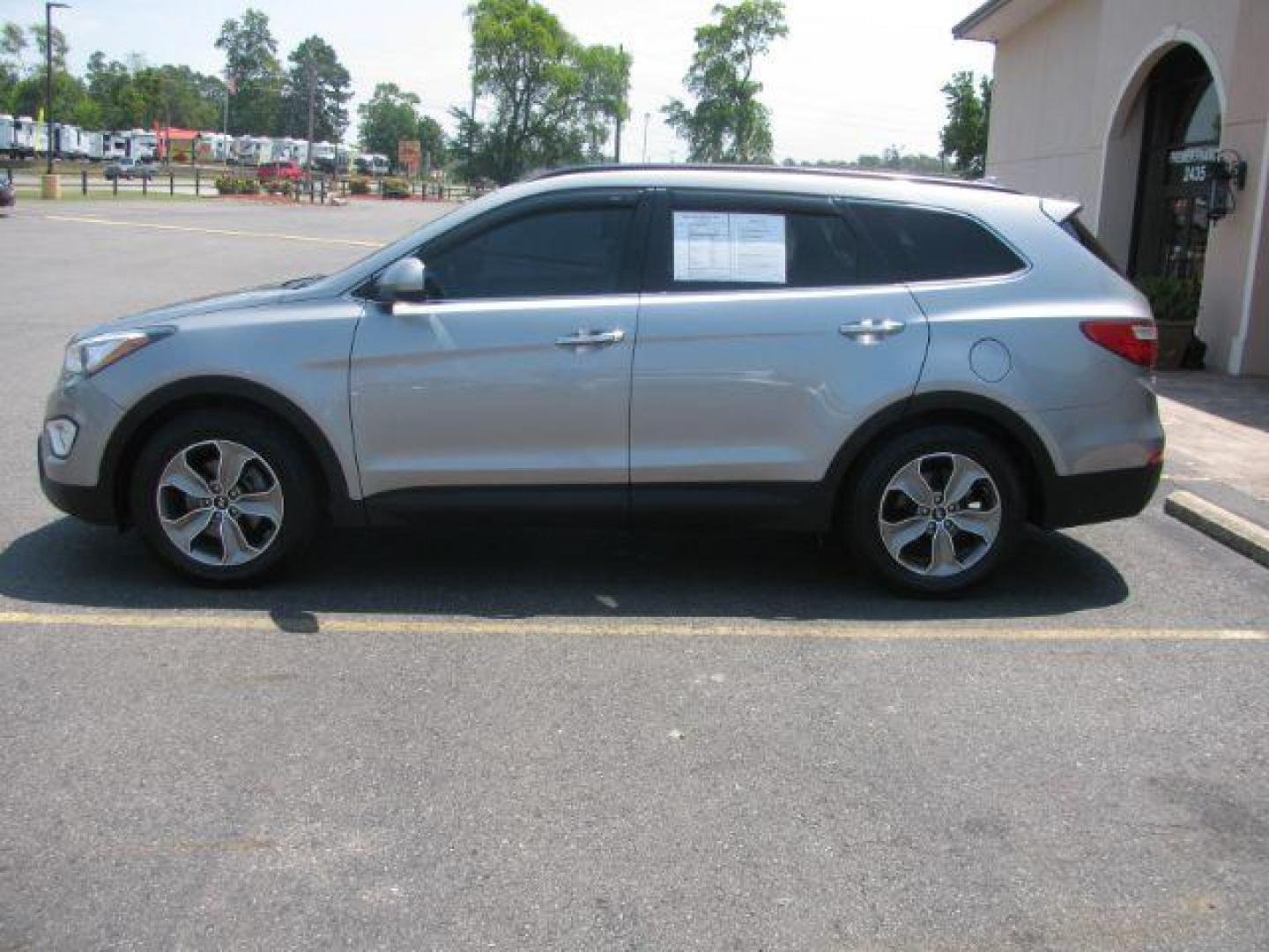 2014 Gray Hyundai Santa Fe GLS FWD (KM8SM4HF1EU) with an 3.3L V6 DOHC 24V engine, 6-Speed Automatic transmission, located at 2443 Albert Pike, Hot Springs, AR, 71913, (501) 623-6255, 34.492222, -93.109993 - Photo#4