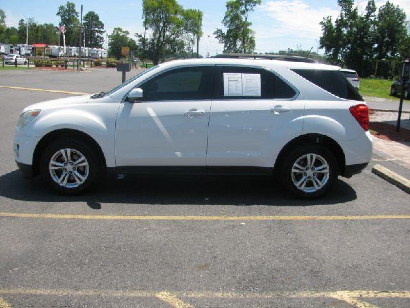 2013 White Chevrolet Equinox 2LT 2WD (2GNALPEK6D6) with an 2.4L L4 DOHC 16V engine, 6-Speed Automatic transmission, located at 2443 Albert Pike, Hot Springs, AR, 71913, (501) 623-6255, 34.492222, -93.109993 - LISTED FEATURES MAY BE OPTIONAL AND NOT INCLUDED ON THIS VEHICLE!!! - Photo#4